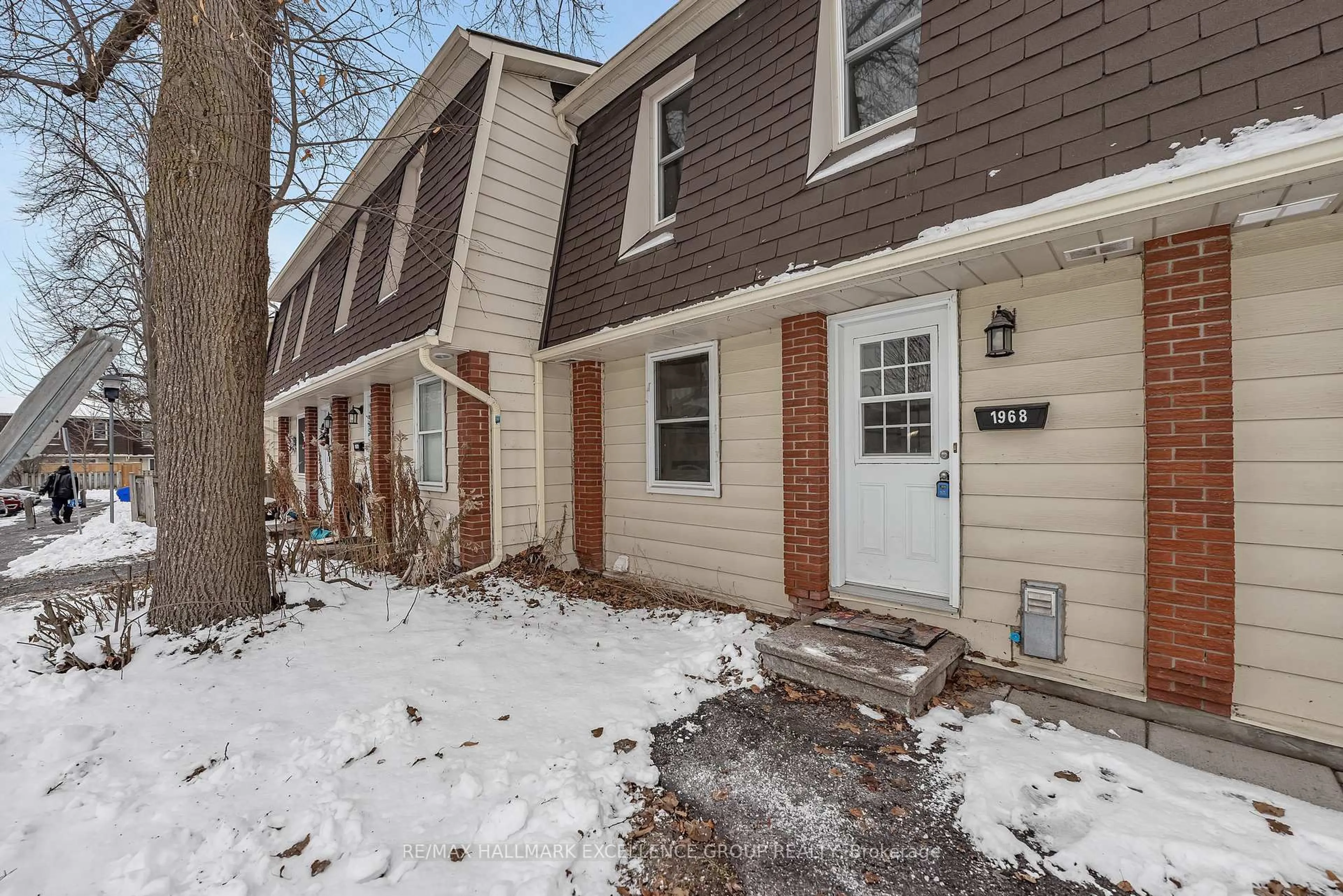 Unknown for 1968 Fairglen Mews #15, Gloucester Ontario K1B 5A5