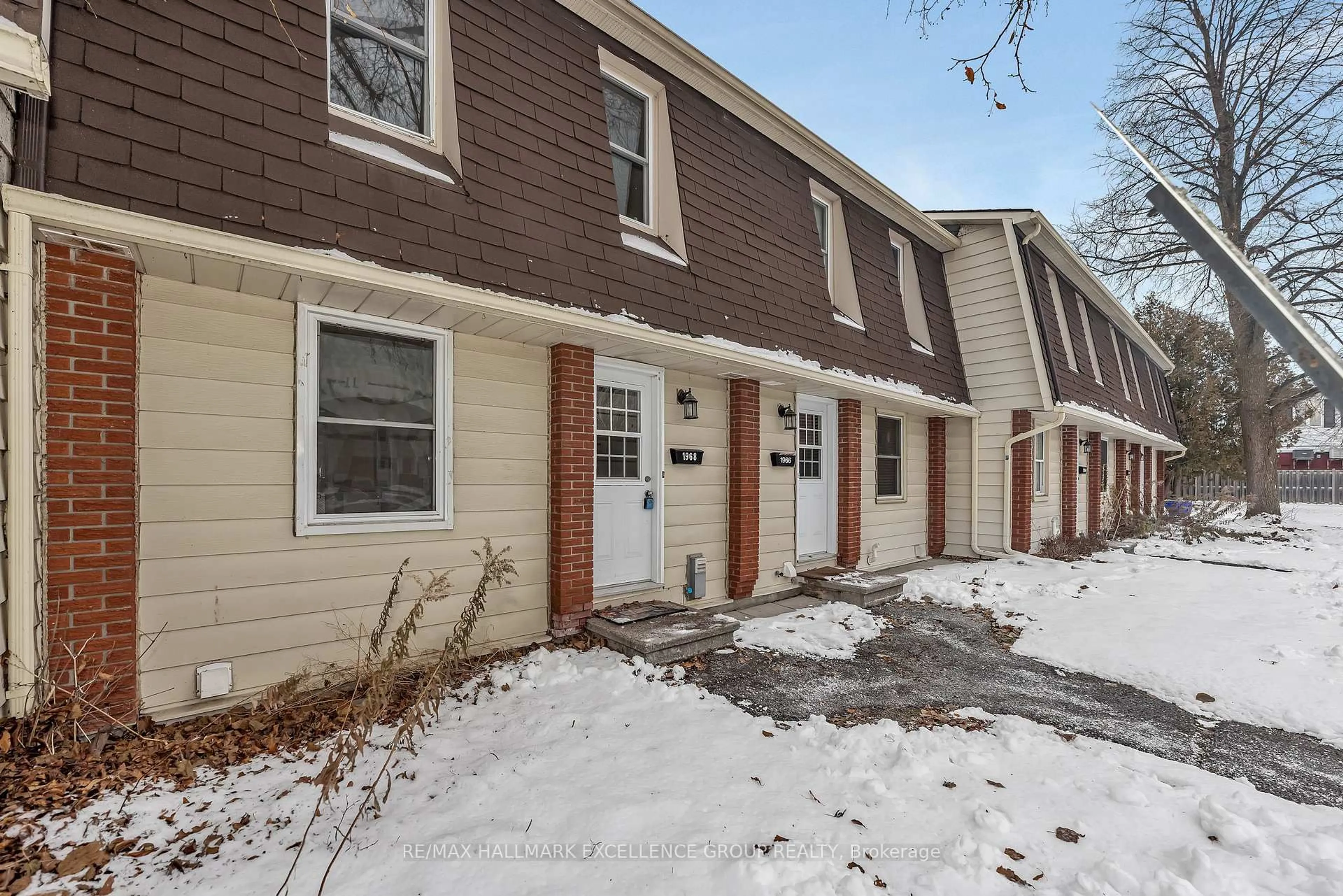 Unknown for 1968 Fairglen Mews #15, Gloucester Ontario K1B 5A5