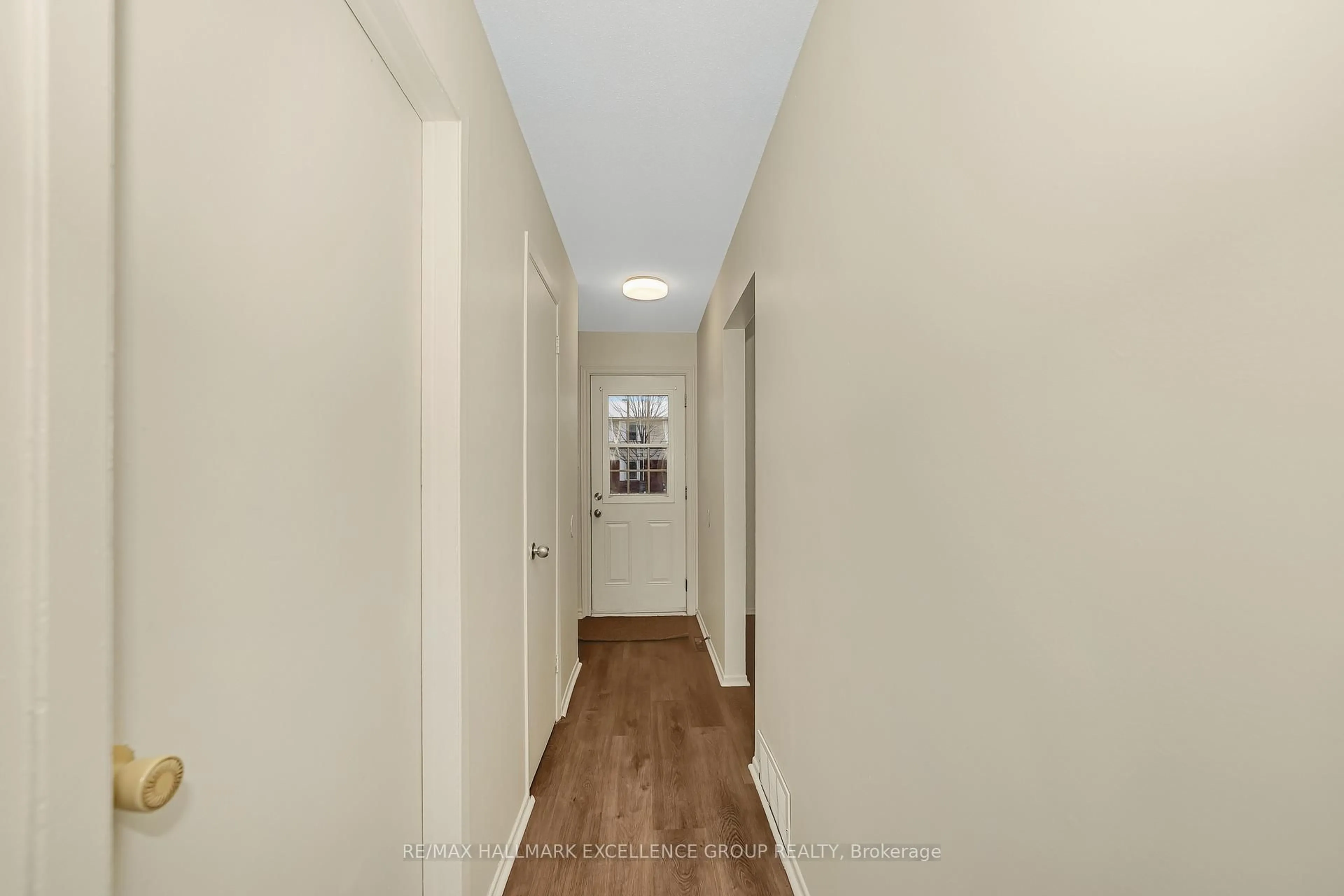 Unknown for 1968 Fairglen Mews #15, Gloucester Ontario K1B 5A5