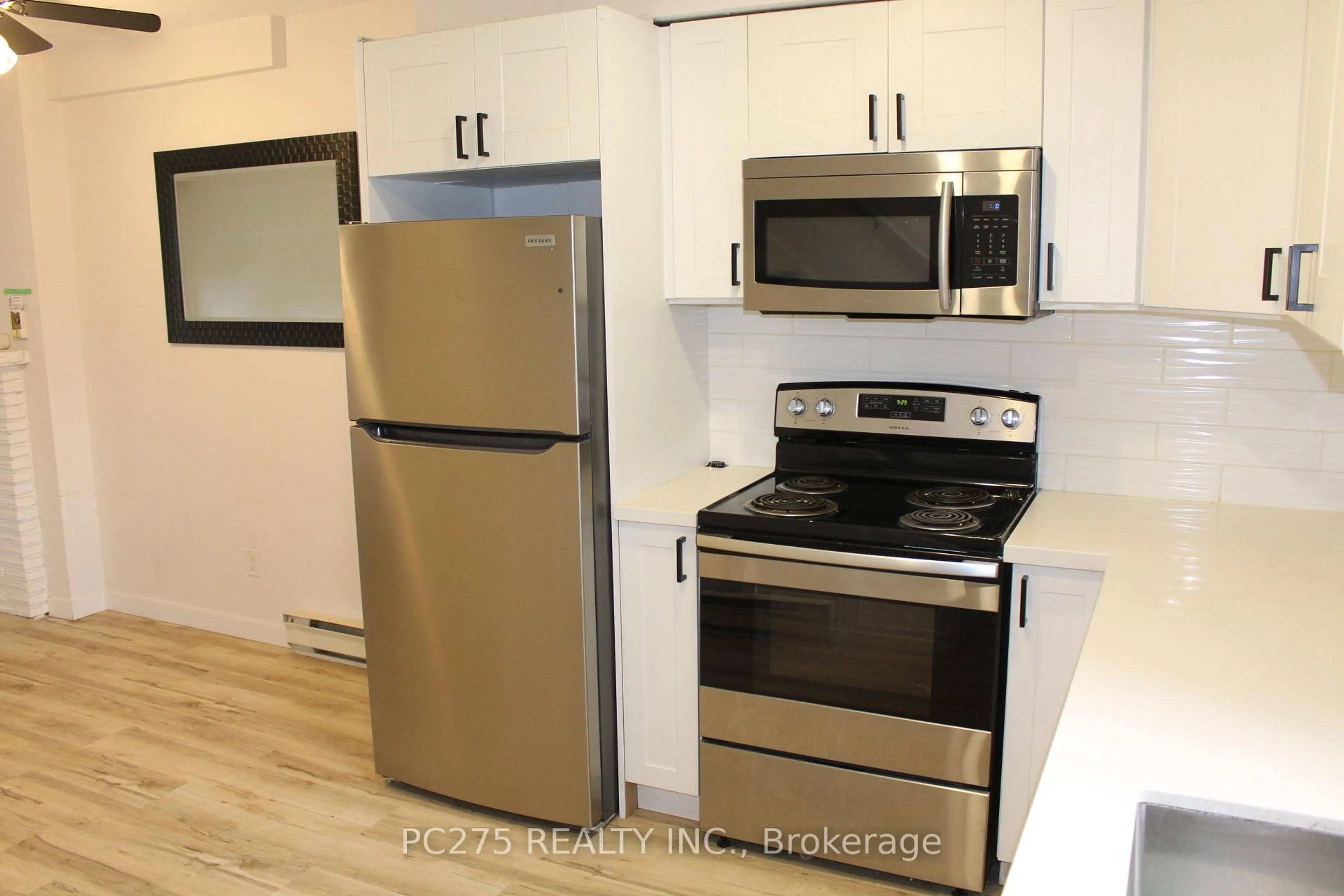 Standard kitchen, wood/laminate floor for 1090 Kipps Lane #101, London East Ontario N5Y 1V4