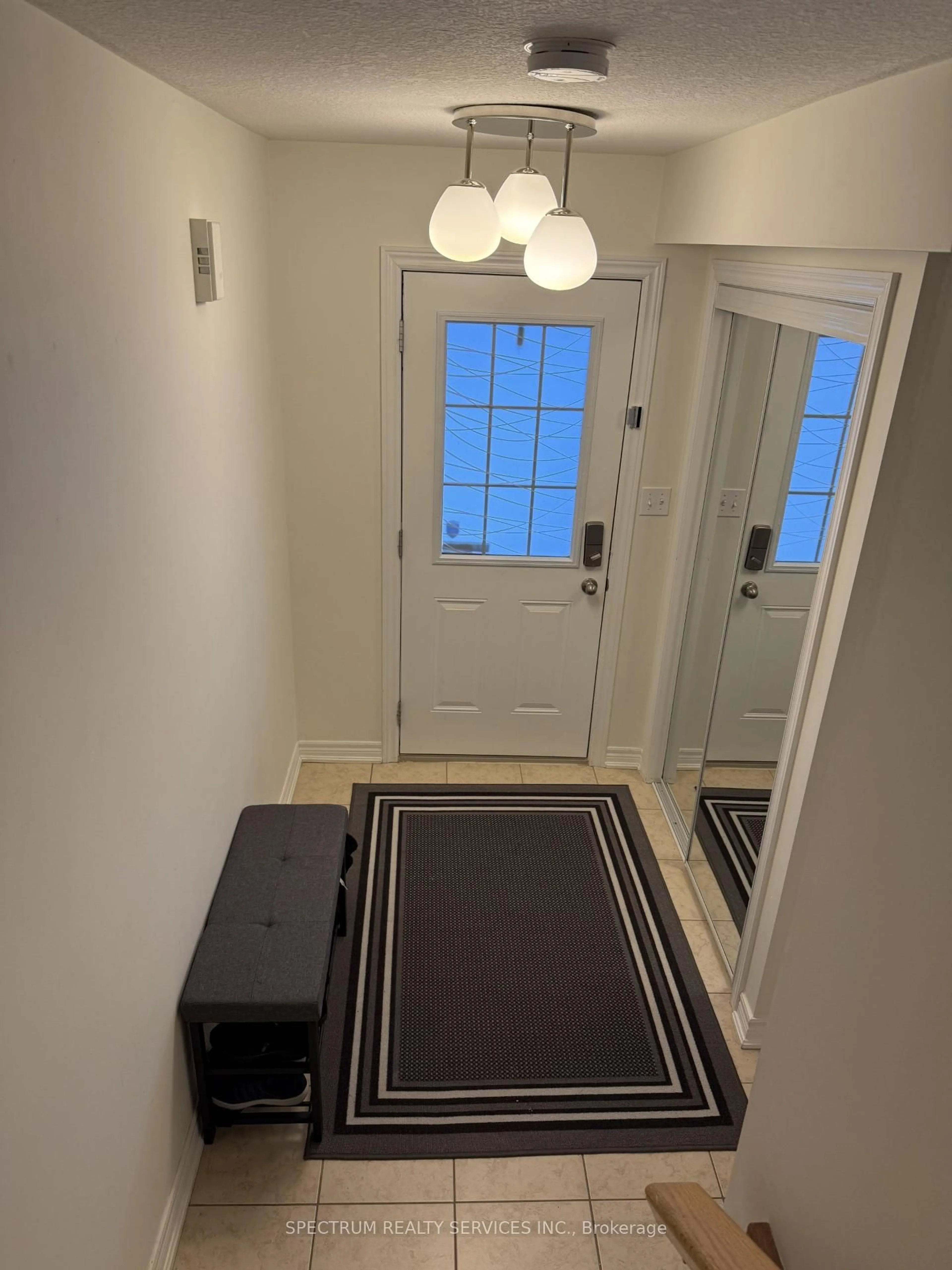 Indoor entryway for 154 Truedell Circ, Hamilton Ontario L8B 0T1