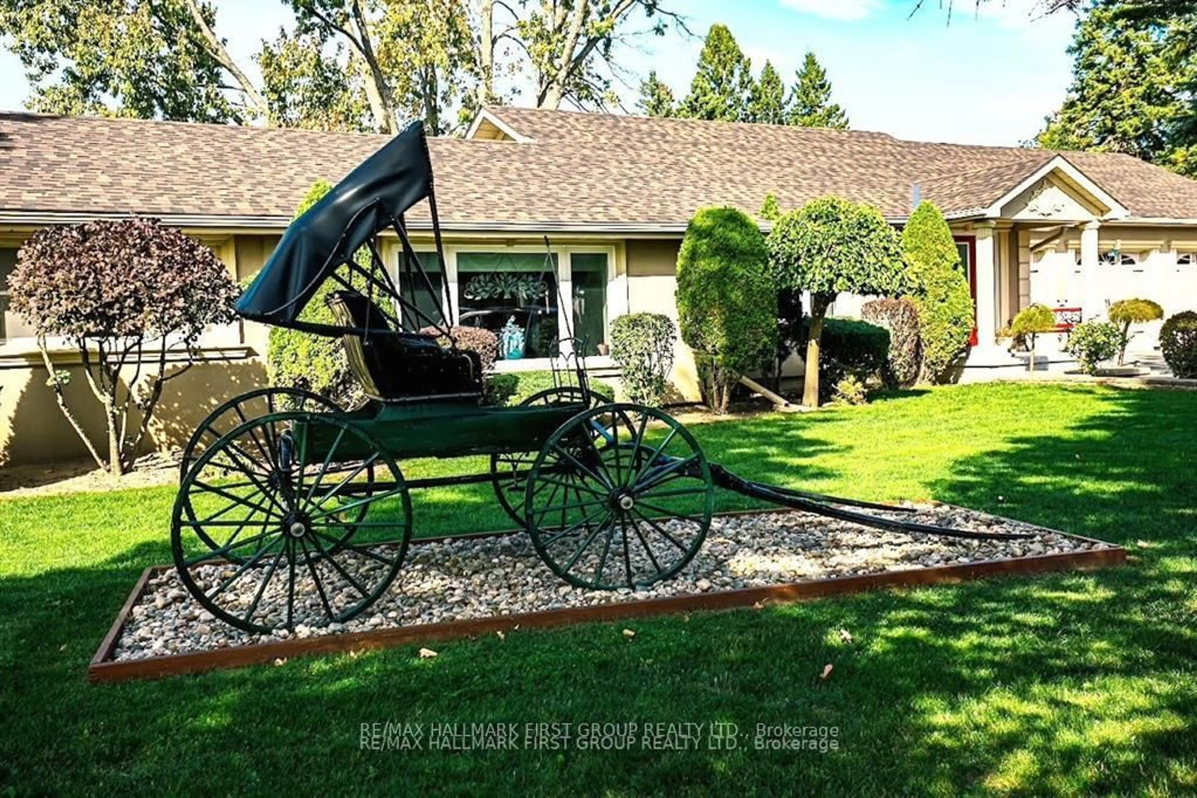 Patio, street for 1856 Sherbrooke St, Cavan Monaghan Ontario L0A 1G0