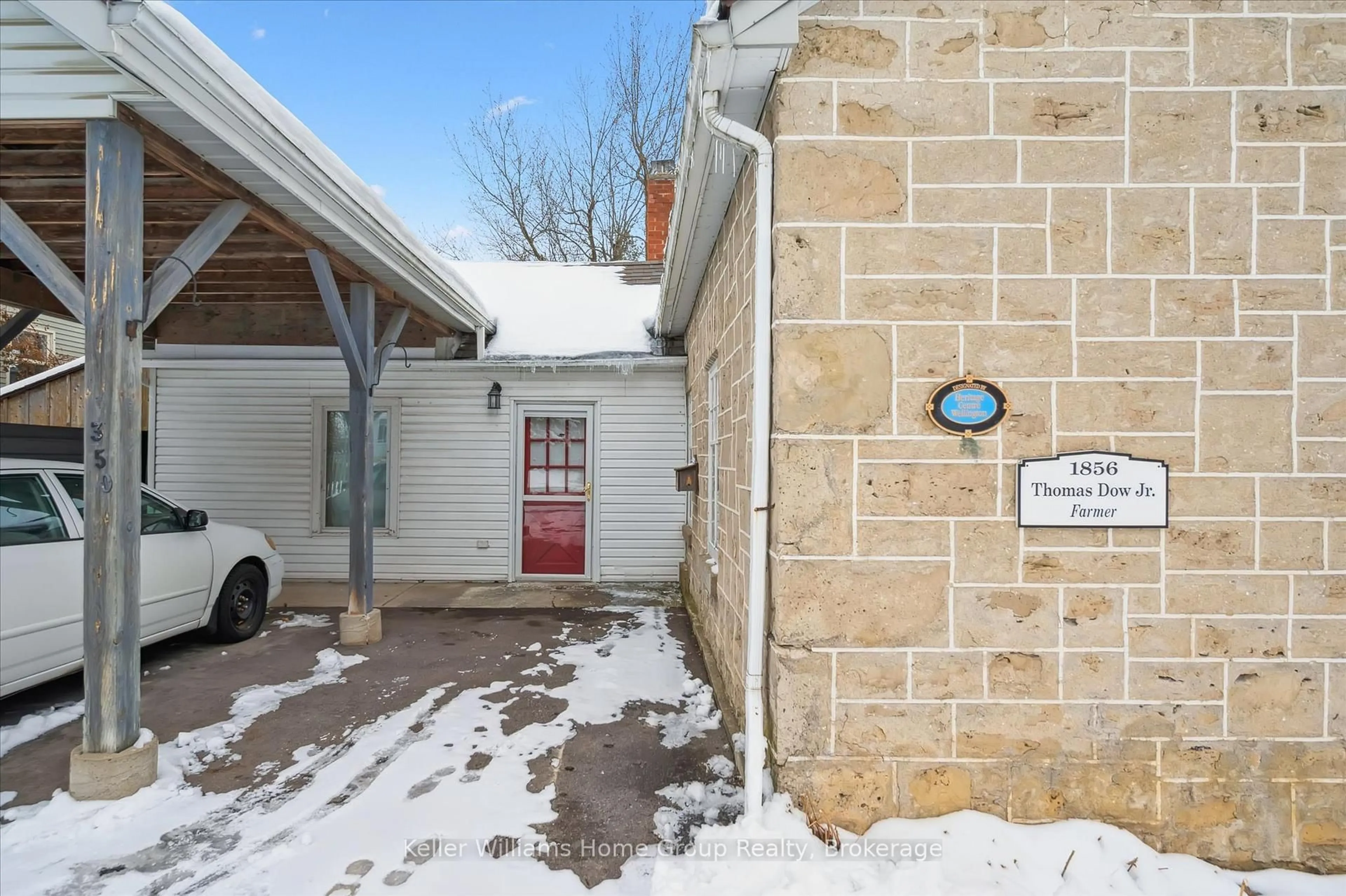 Indoor foyer for 350 Breadalbane St, Centre Wellington Ontario N1M 2T4