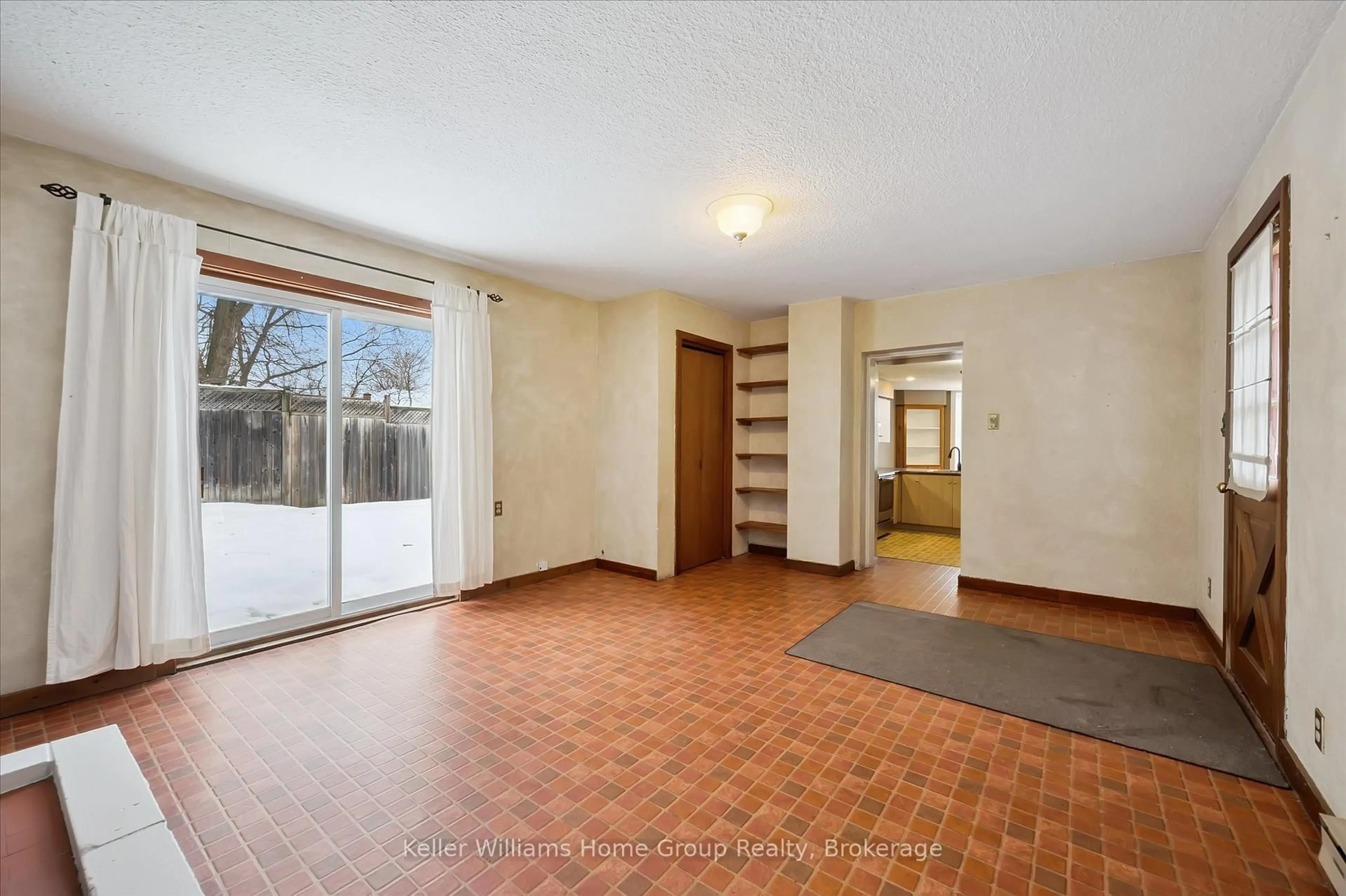 Unknown for 350 Breadalbane St, Centre Wellington Ontario N1M 2T4