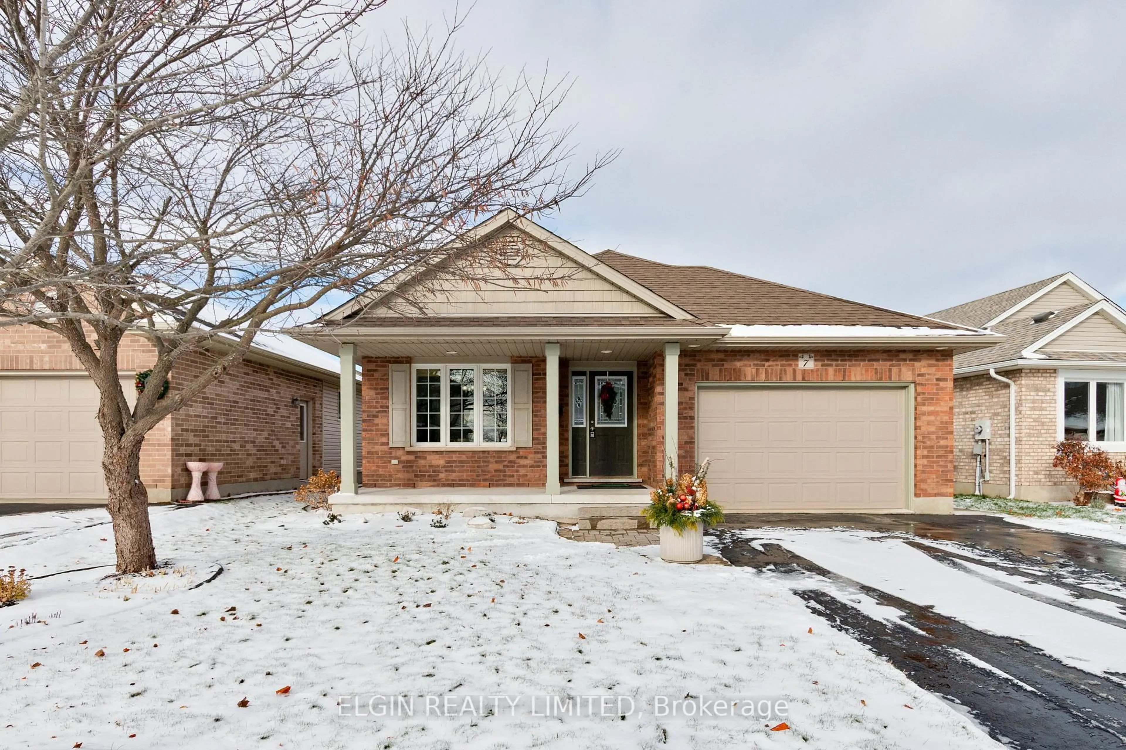 Home with brick exterior material, street for 7 Circlewood Dr, St. Thomas Ontario N5P 0A6