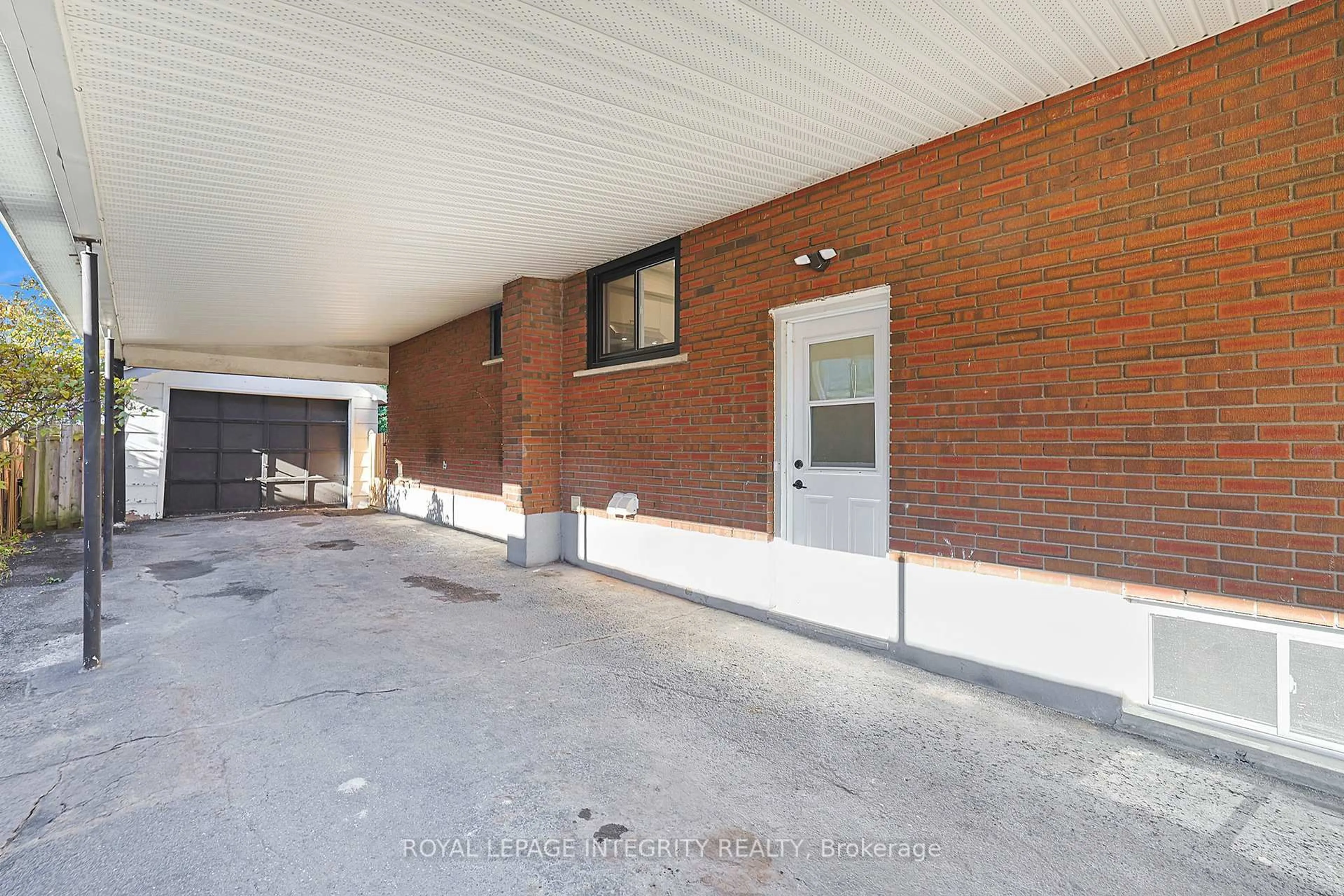 Unknown for 2321 Kay St, Ottawa Ontario K2C 1J6