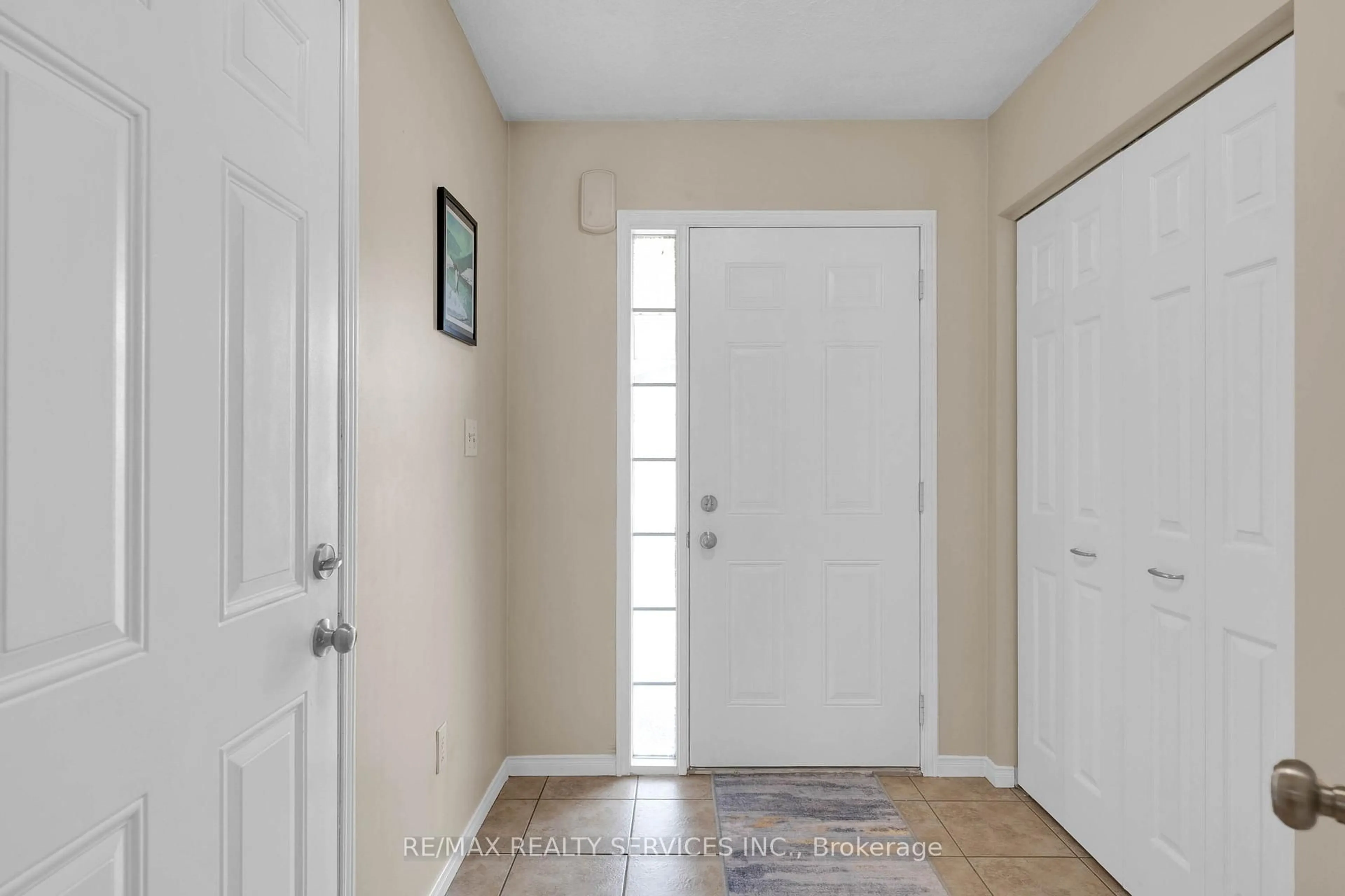 Indoor entryway for 36 Fallowfield Dr, Kitchener Ontario N2C 0A8