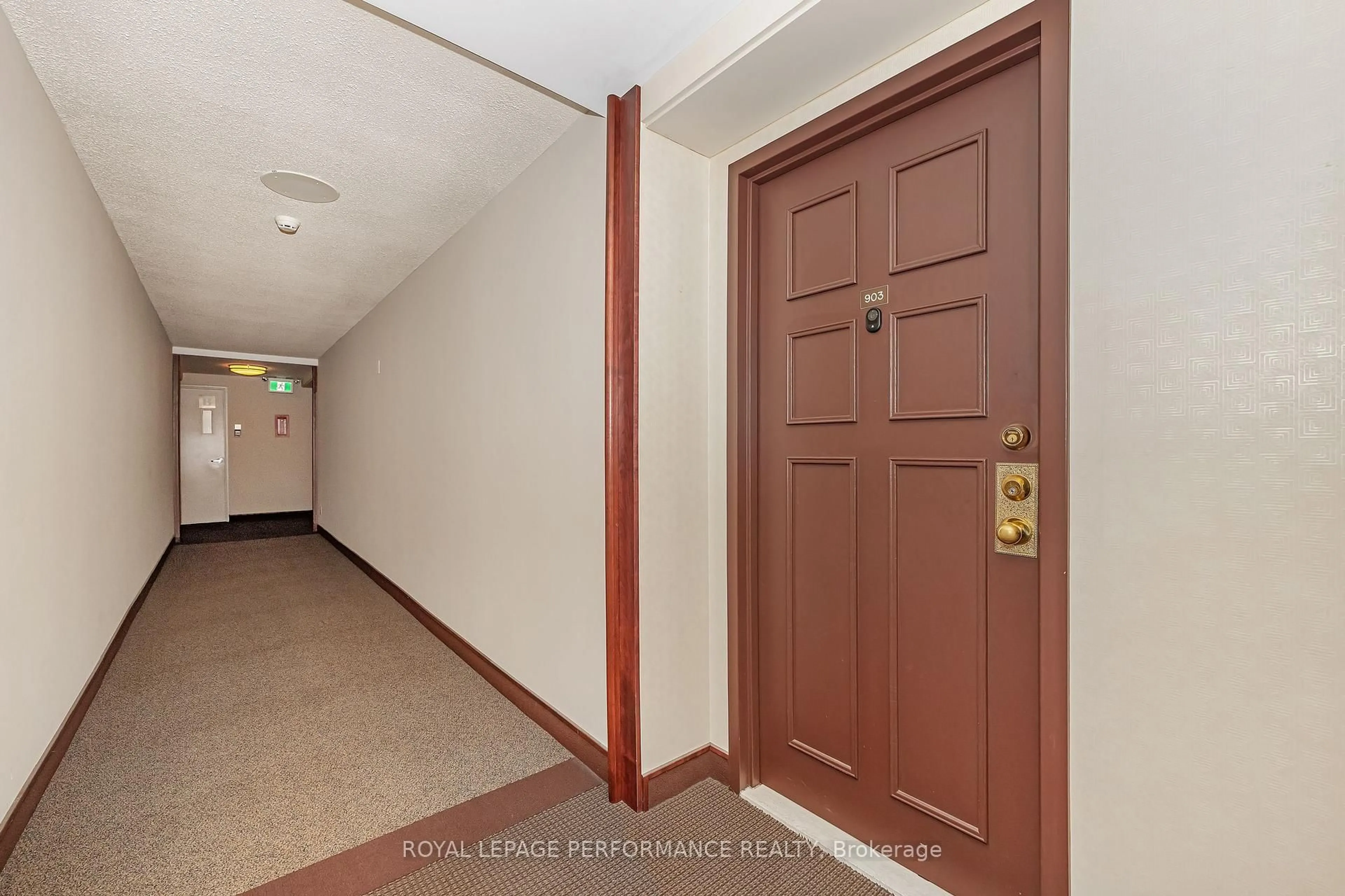 Indoor foyer for 200 Lafontaine Ave #903, Ottawa Ontario K1L 8K8