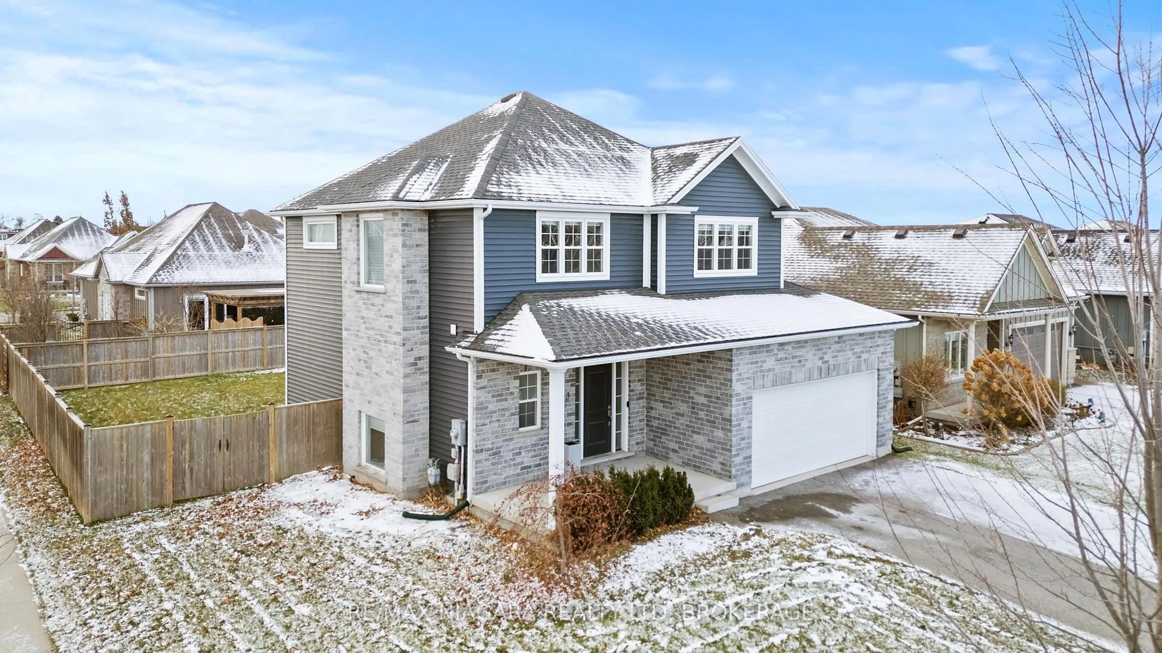 A pic from outside/outdoor area/front of a property/back of a property/a pic from drone, street for 3 SUMMERHAYES Dr, Niagara-on-the-Lake Ontario L0S 1J0