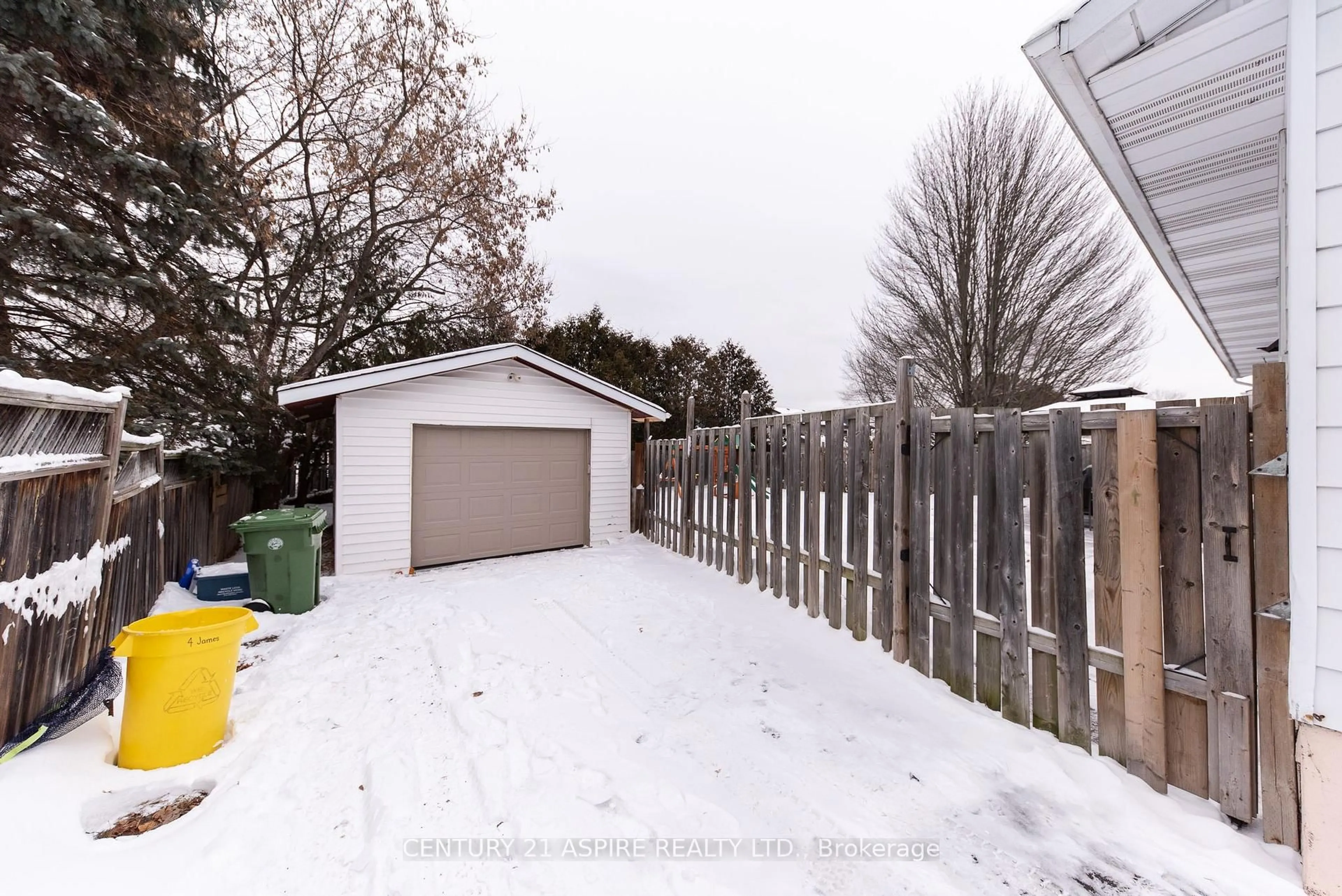 A pic from outside/outdoor area/front of a property/back of a property/a pic from drone, street for 4 James St, Petawawa Ontario K8H 3B5