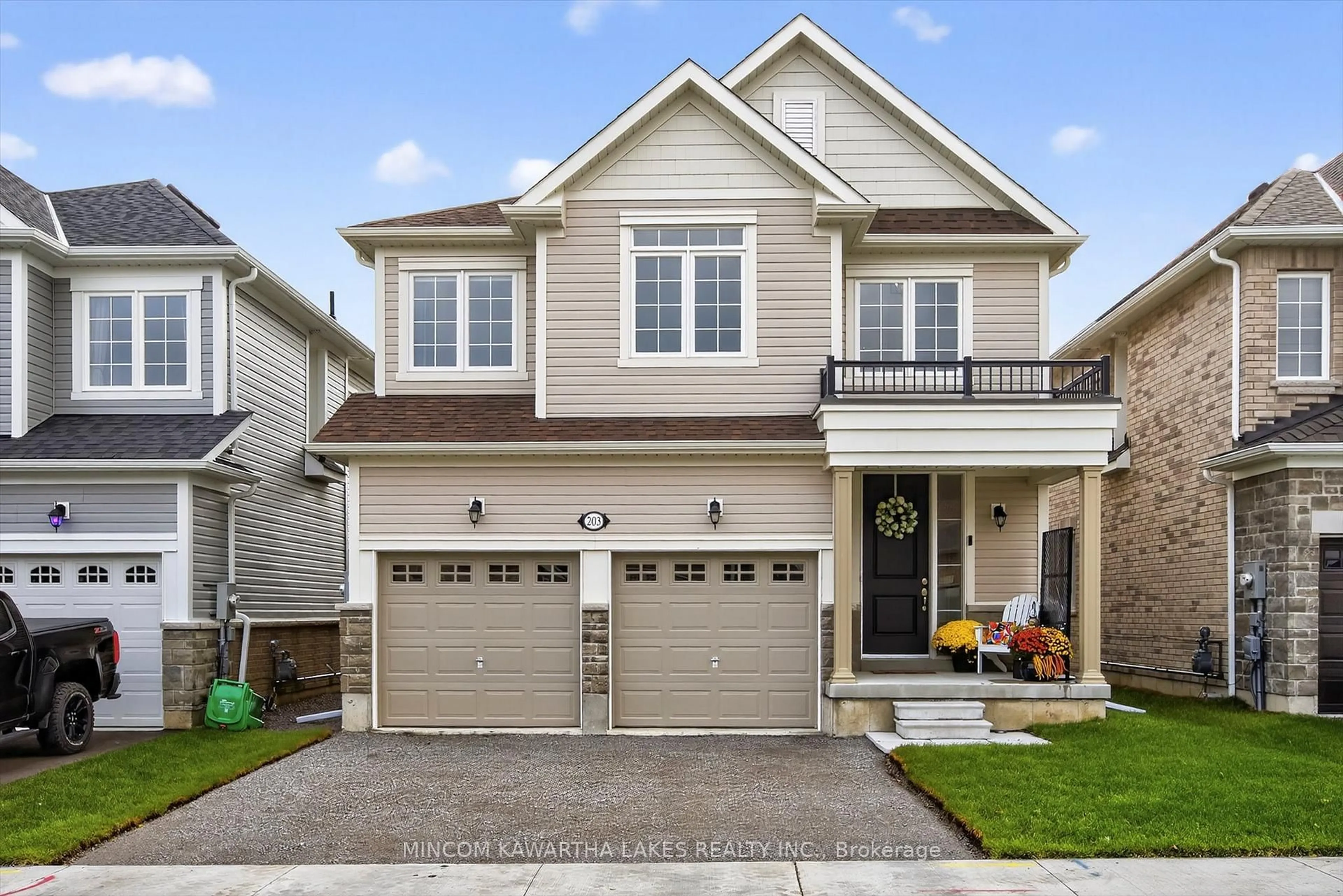 Home with vinyl exterior material, street for 203 O'Neil St, Peterborough Ontario K9K 0H5