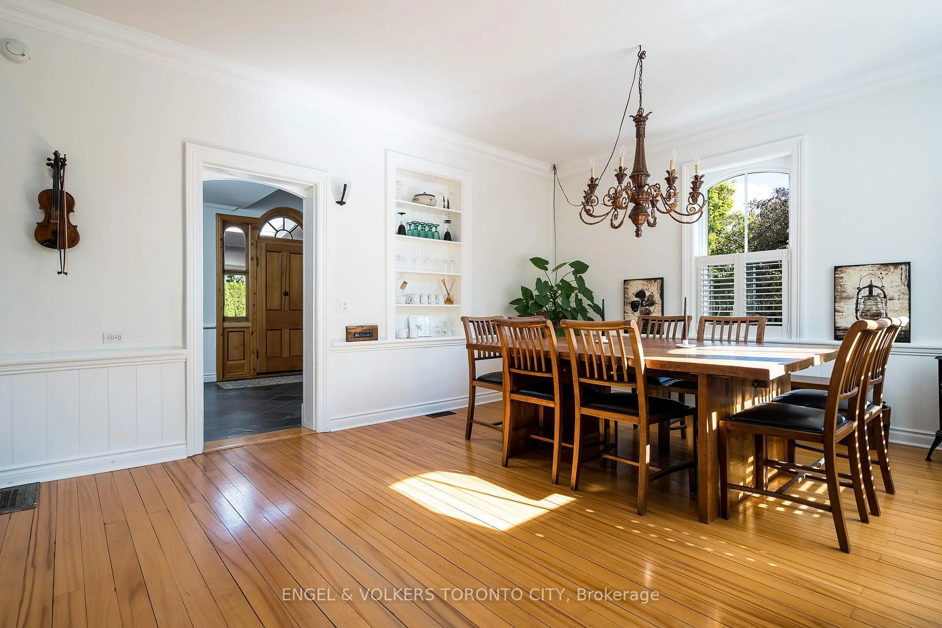 Dining room, wood/laminate floor for 13 Huron St, Blue Mountains Ontario N0H 2P0