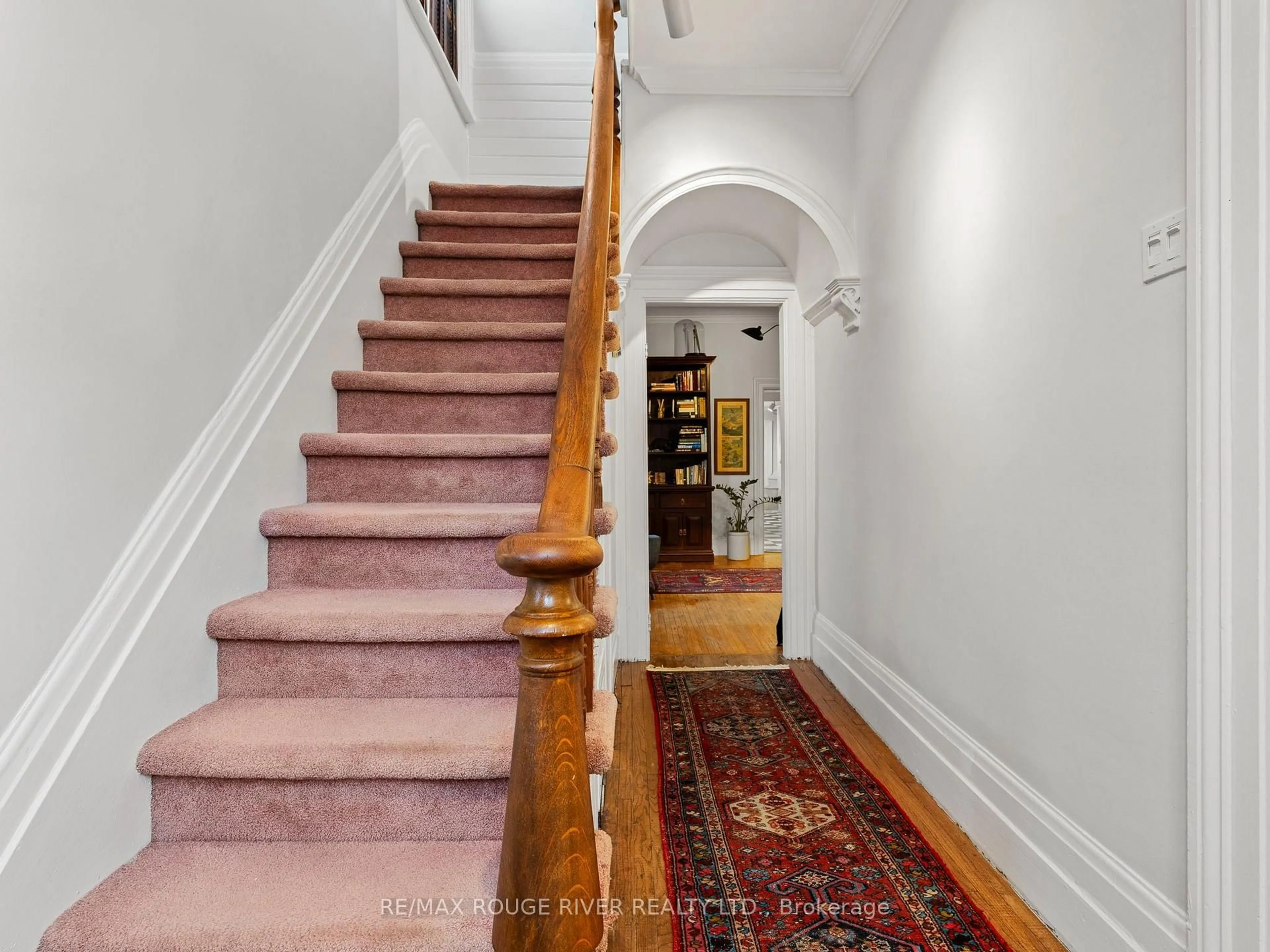 Indoor foyer for 141 Walton St, Port Hope Ontario L1A 1N4