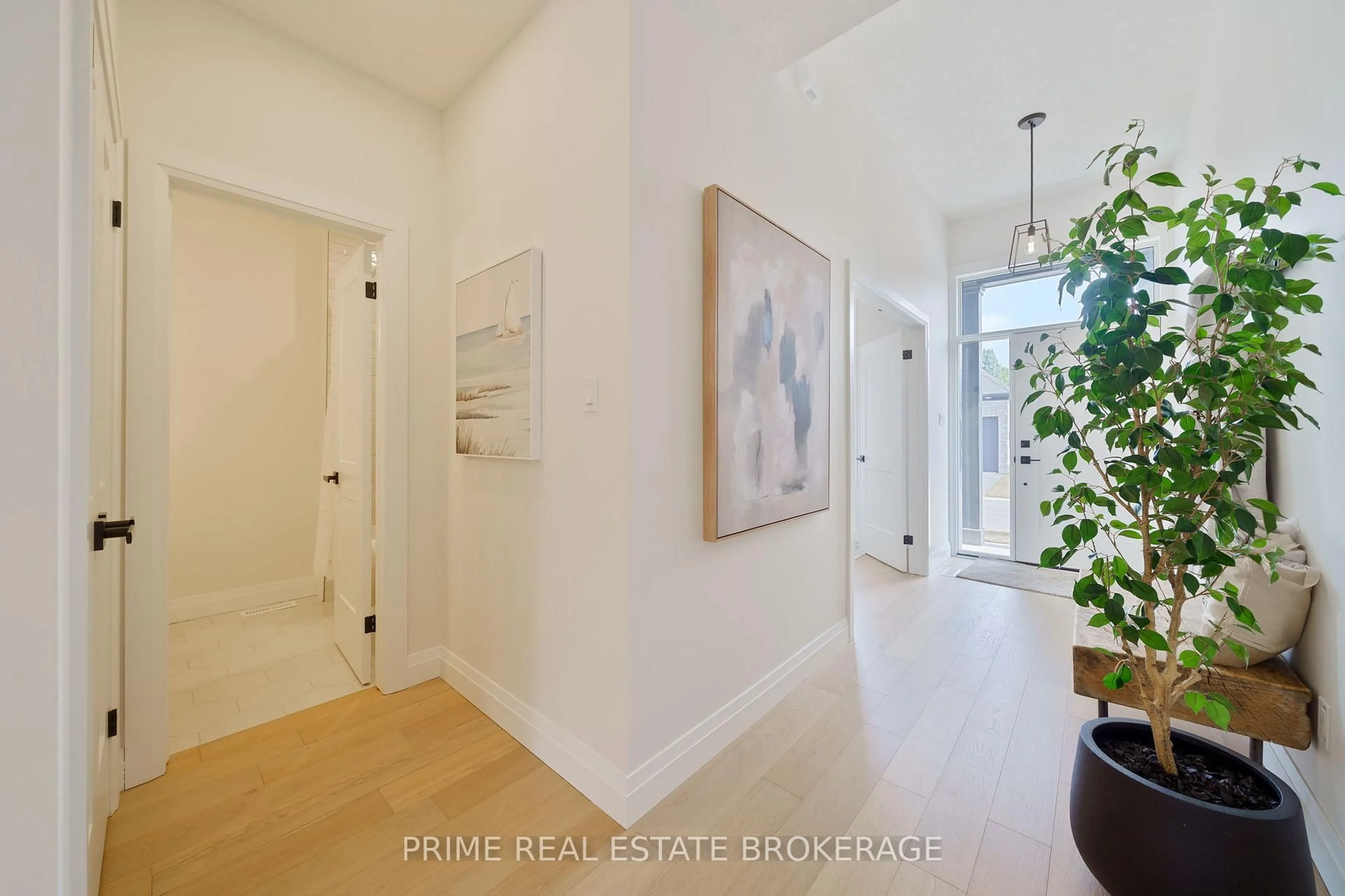 Indoor entryway for 63 Compass Tr #44, Central Elgin Ontario N5L 0B4