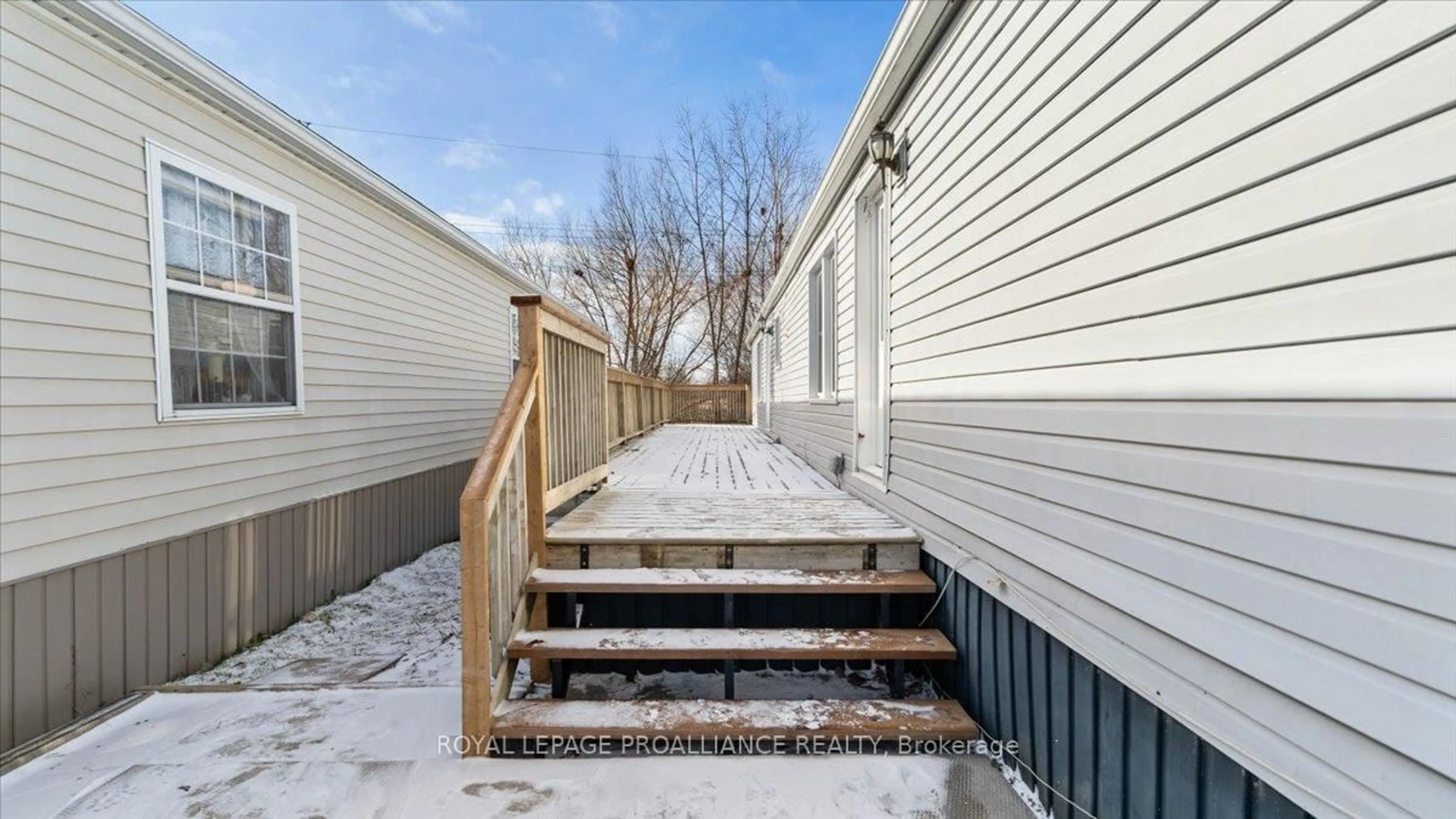 Patio, street for 311 Dundas St #21, Quinte West Ontario K8V 1M1