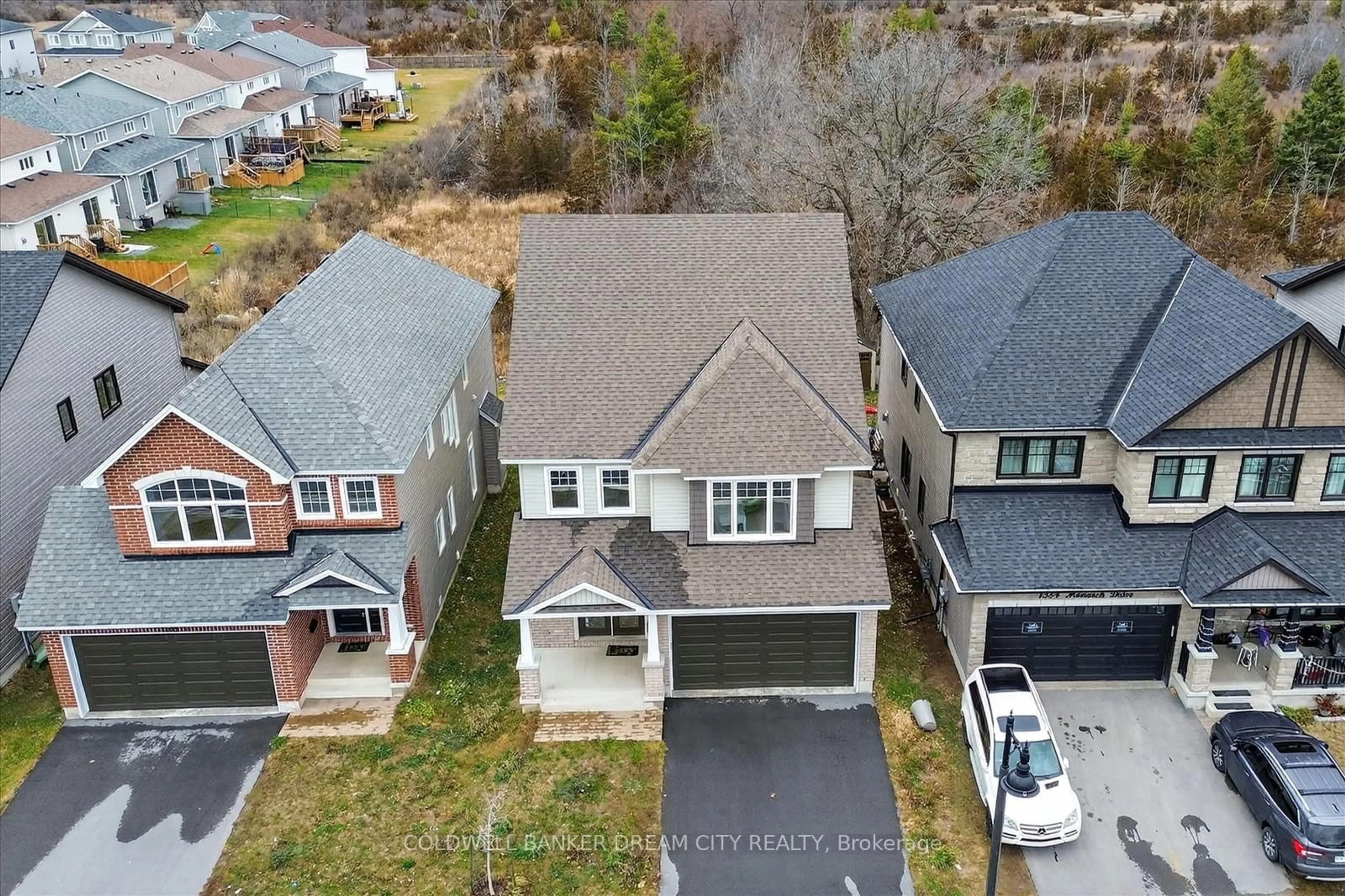 A pic from outside/outdoor area/front of a property/back of a property/a pic from drone, street for 1386 Monarch Dr, Kingston Ontario K7P 0S1