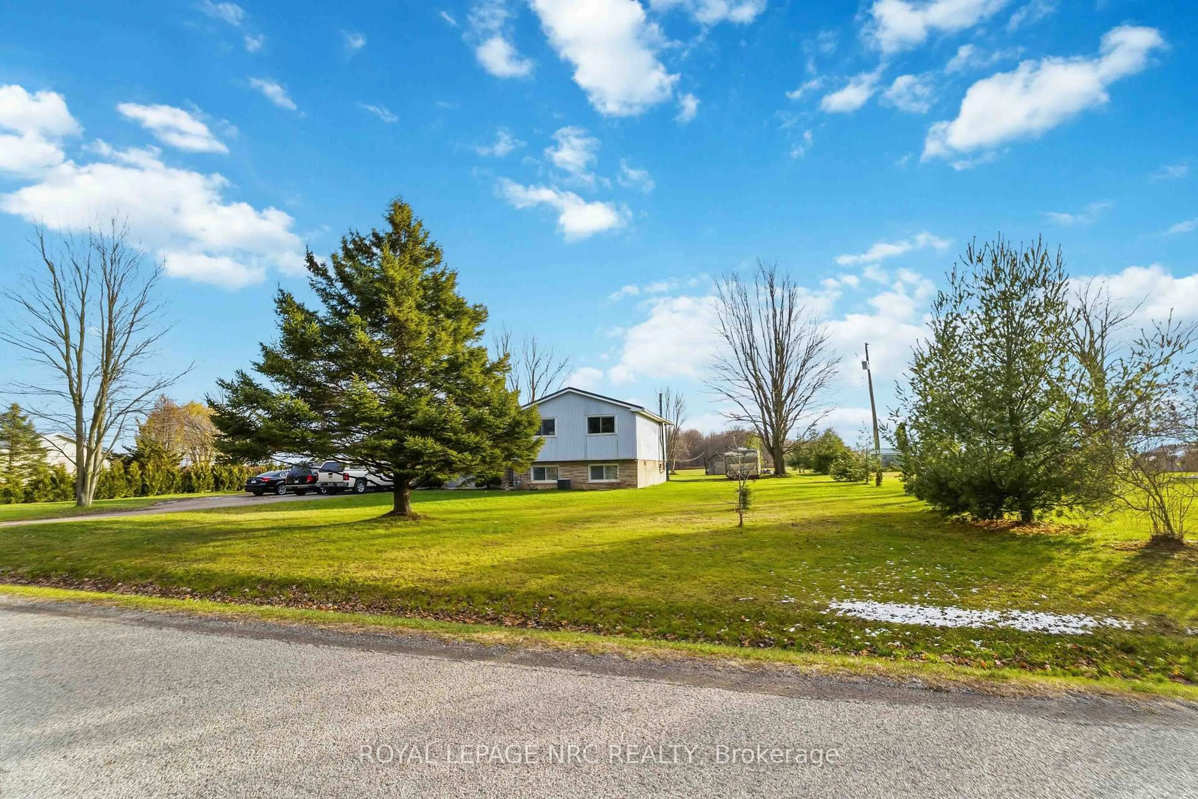 A pic from outside/outdoor area/front of a property/back of a property/a pic from drone, water/lake/river/ocean view for 64375 Concession 6 Rd, West Lincoln Ontario L0R 2J0