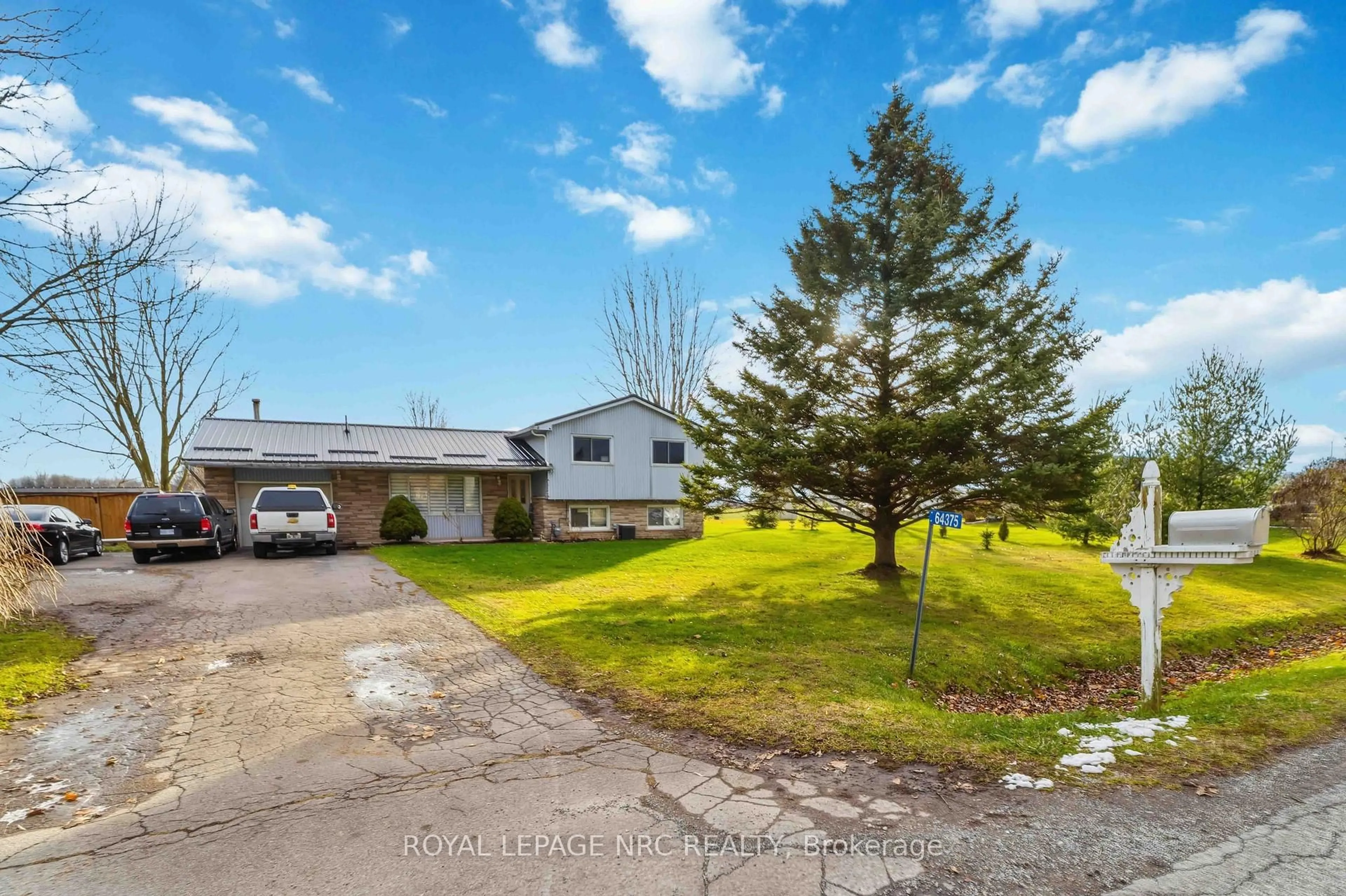 A pic from outside/outdoor area/front of a property/back of a property/a pic from drone, water/lake/river/ocean view for 64375 Concession 6 Rd, West Lincoln Ontario L0R 2J0
