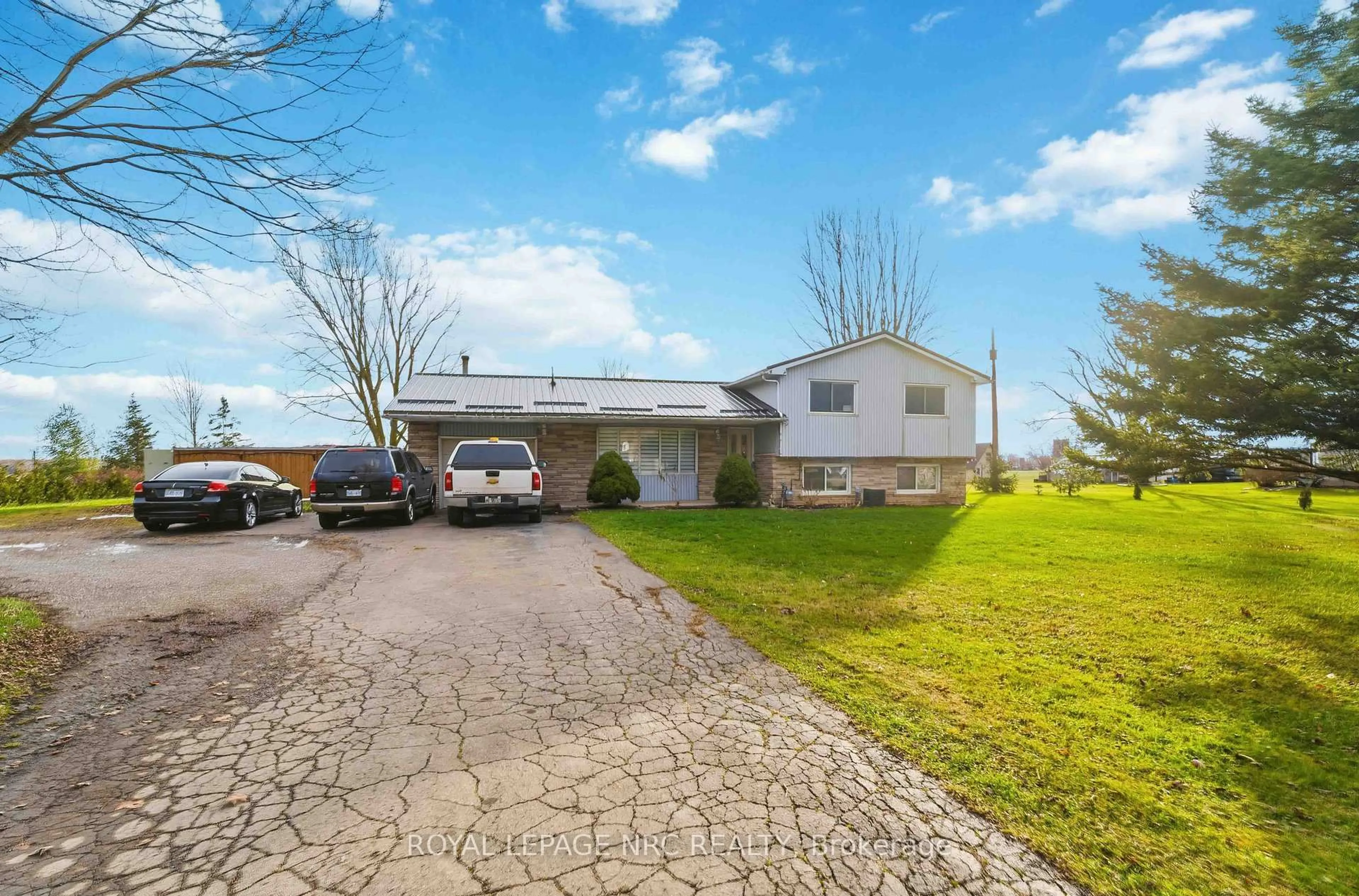 A pic from outside/outdoor area/front of a property/back of a property/a pic from drone, street for 64375 Concession 6 Rd, West Lincoln Ontario L0R 2J0