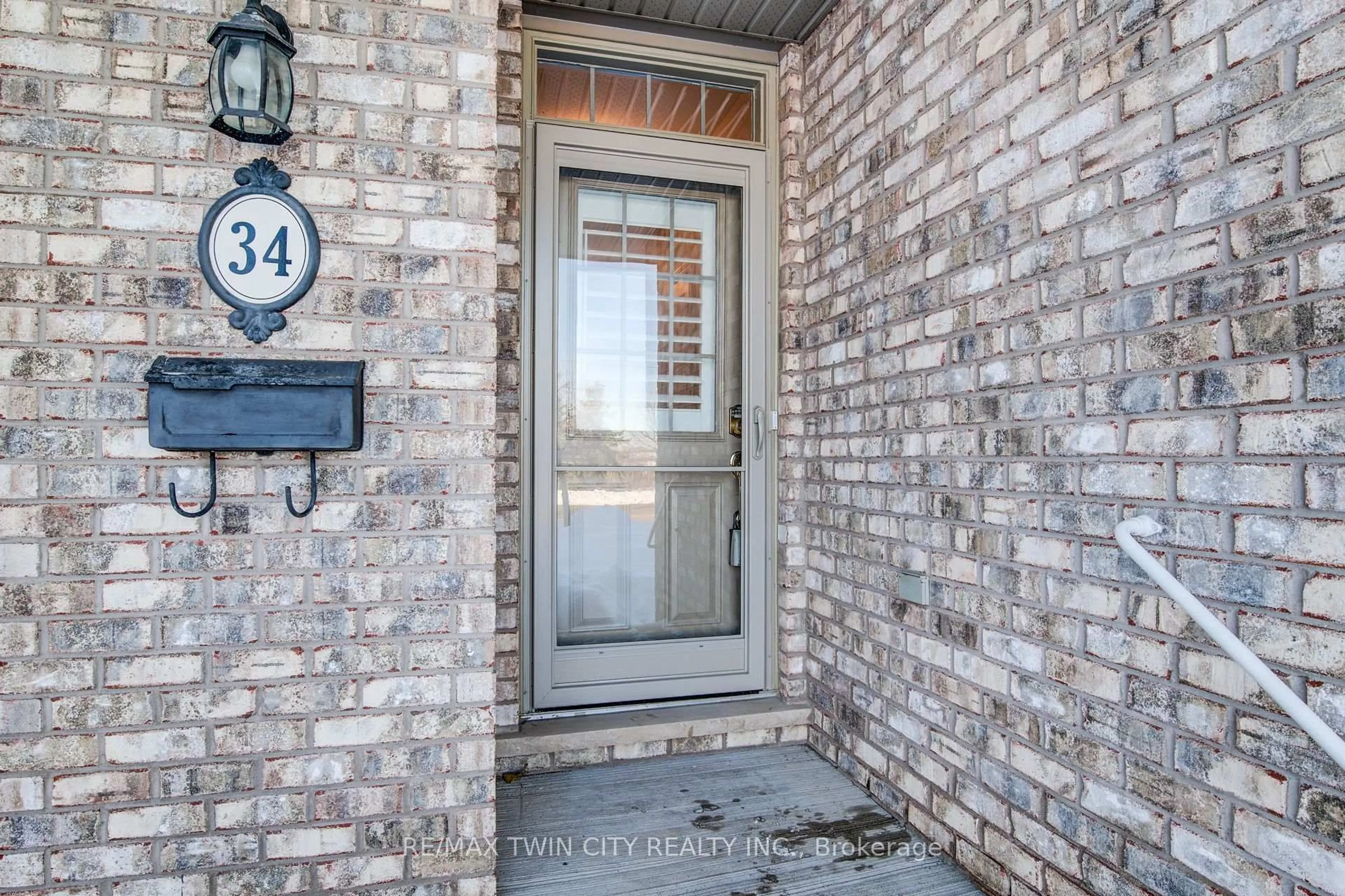 Indoor entryway for 34 Livingston Blvd #15, Wilmot Ontario N3A 4M7