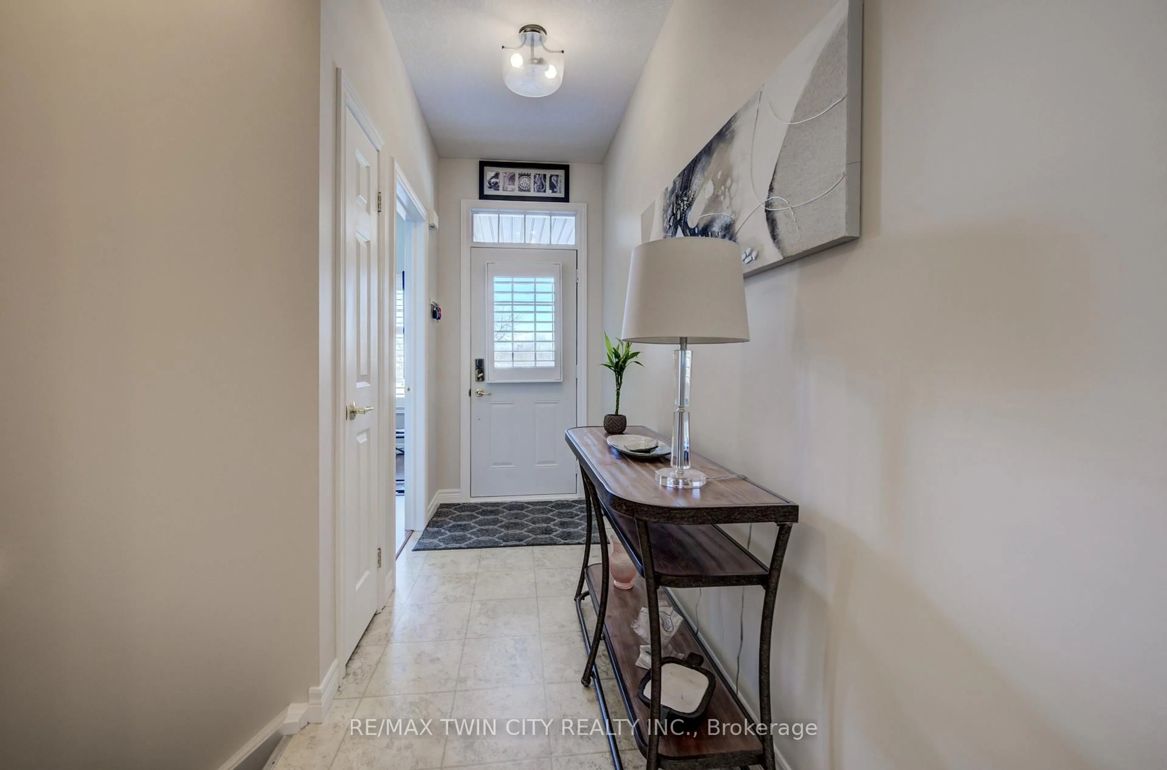 Indoor entryway for 34 Livingston Blvd #15, Wilmot Ontario N3A 4M7