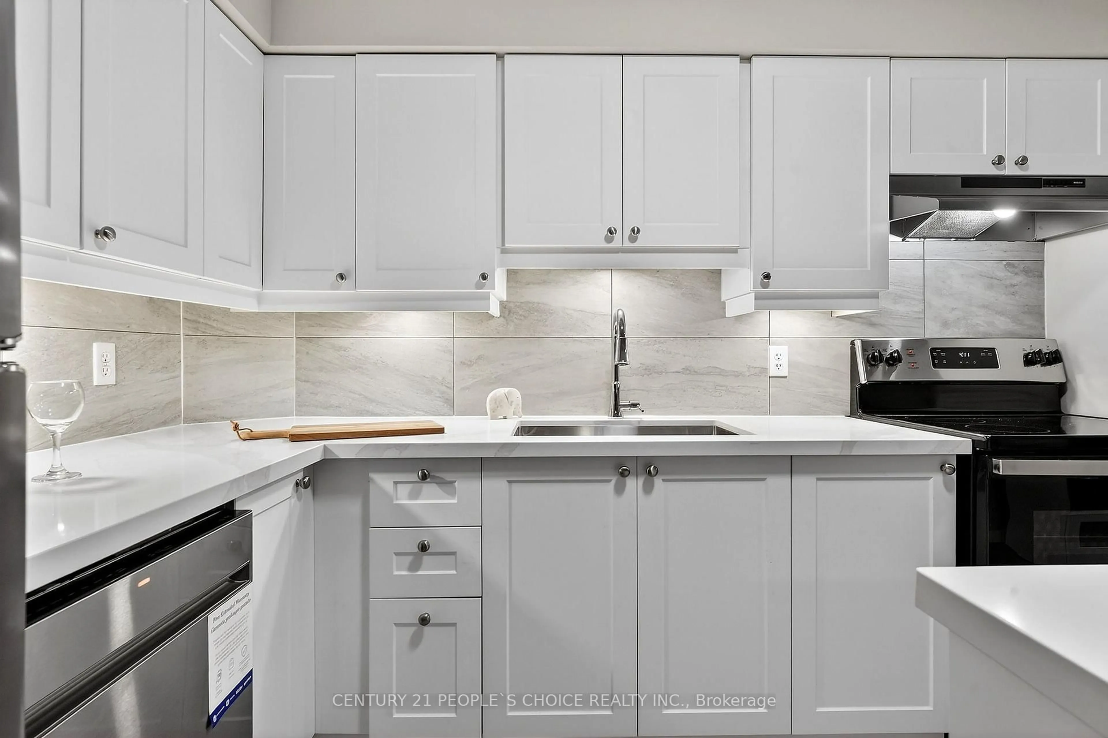 Standard kitchen, unknown for 72 Main St #329, Port Colborne Ontario L3K 5Z8