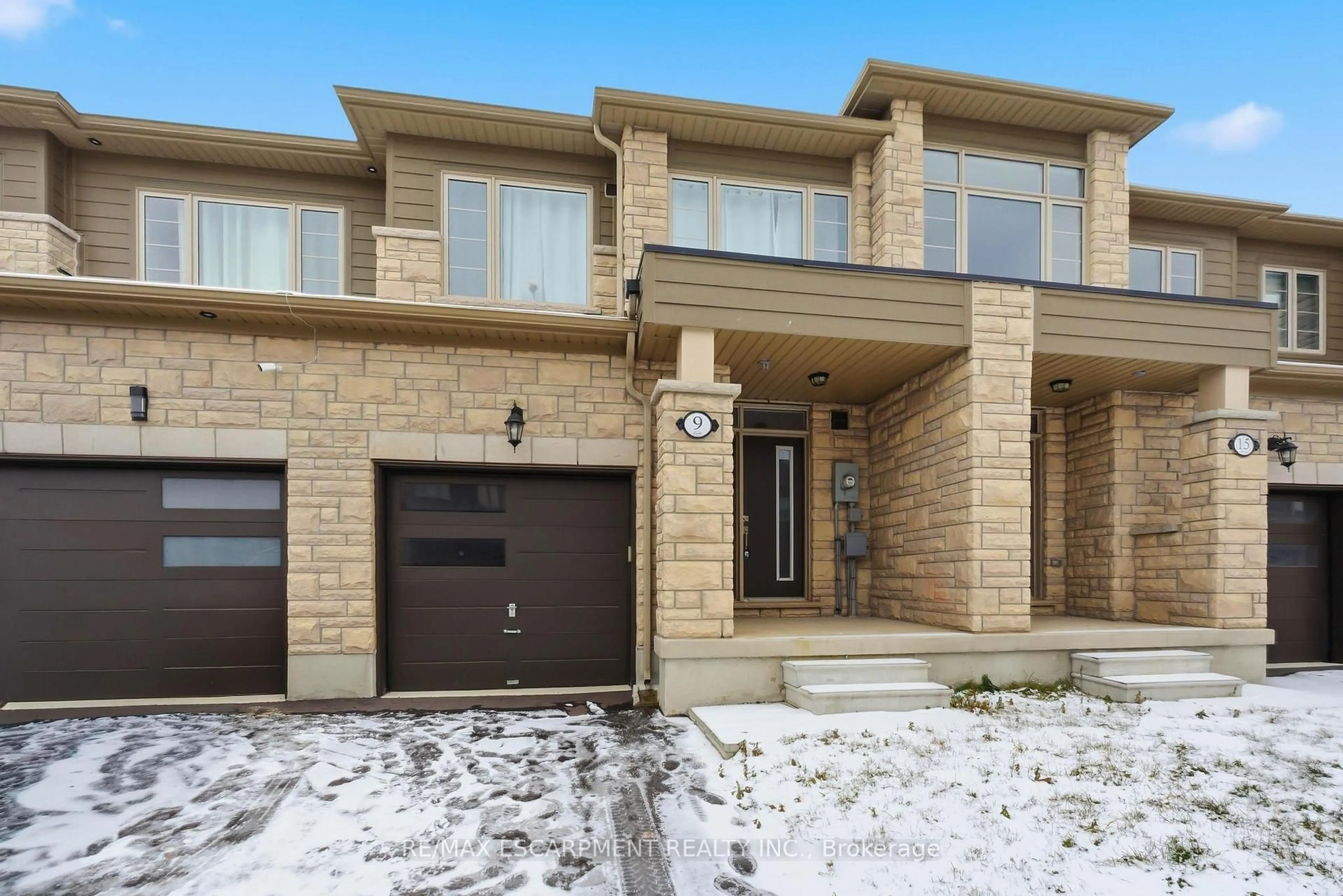 Home with brick exterior material, street for 9 Admiral Rd, Welland Ontario L3B 0H3