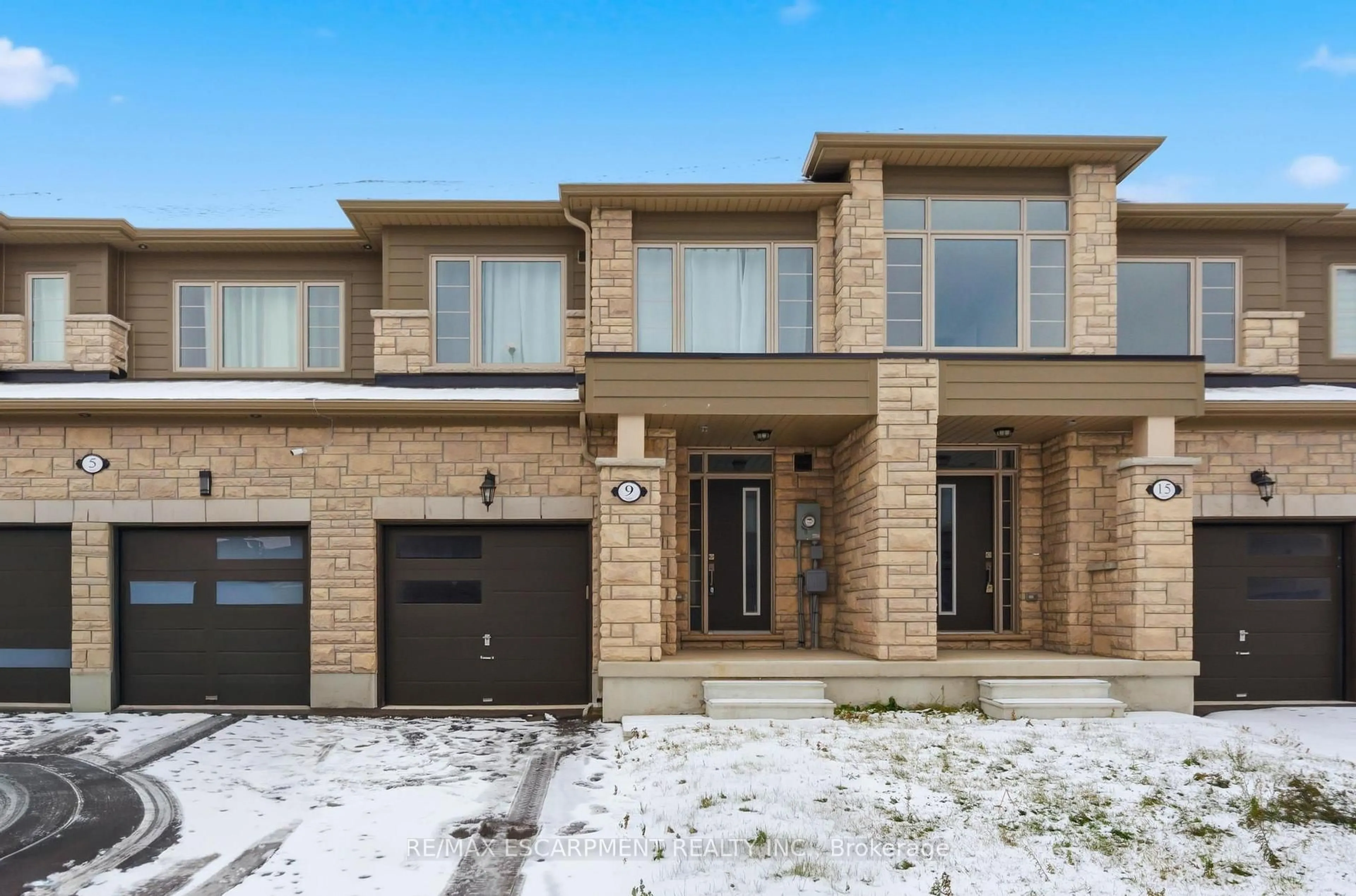 Home with brick exterior material, street for 9 Admiral Rd, Welland Ontario L3B 0H3