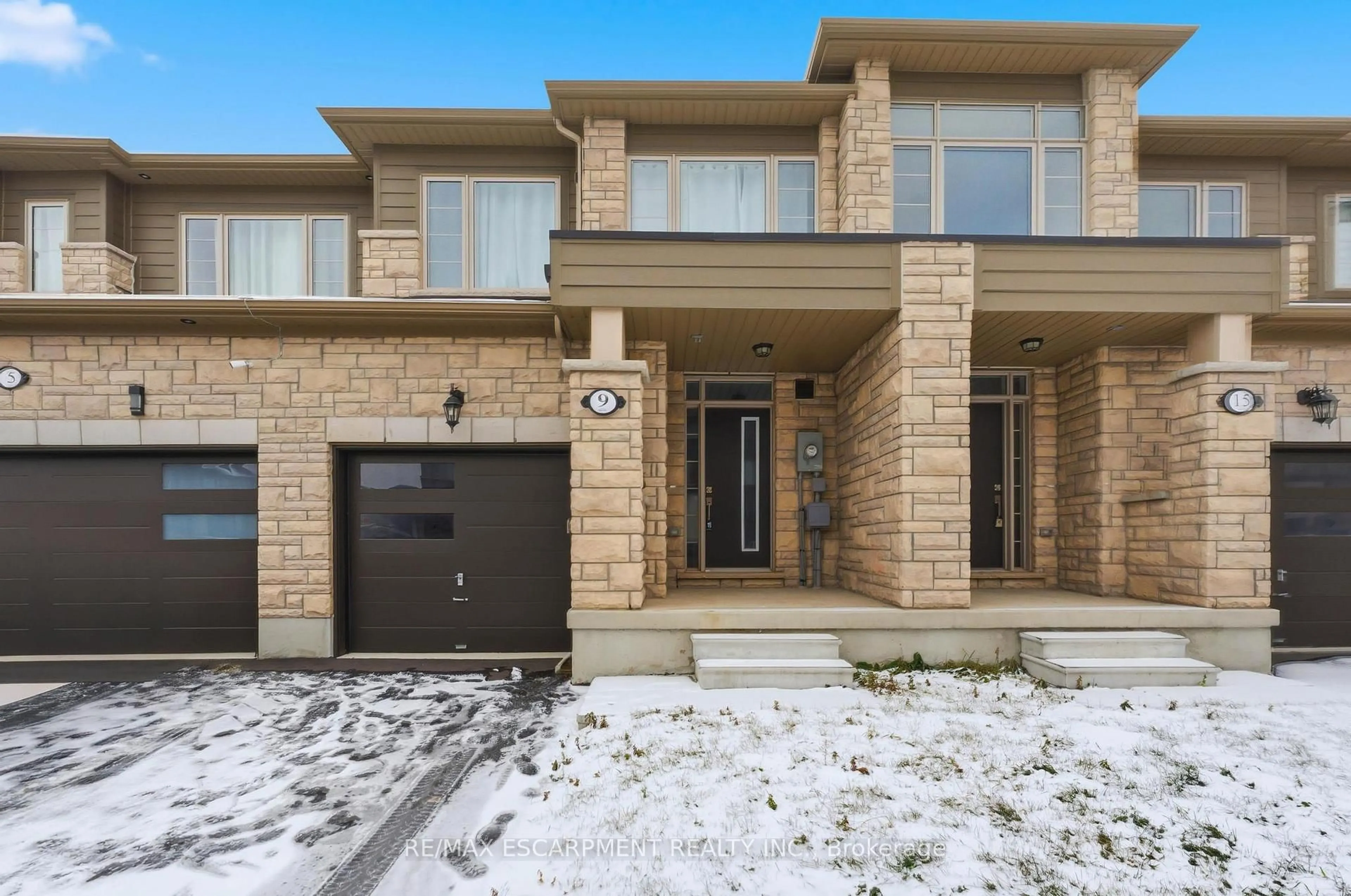 Home with brick exterior material, street for 9 Admiral Rd, Welland Ontario L3B 0H3