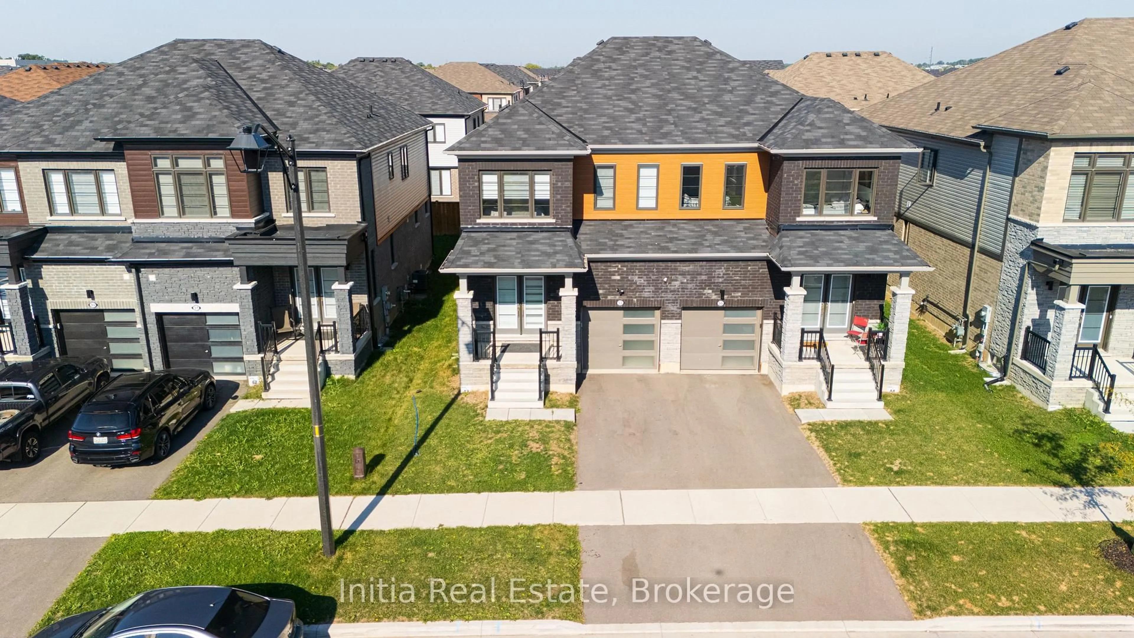 A pic from outside/outdoor area/front of a property/back of a property/a pic from drone, street for 53 Lillian Way, Haldimand Ontario N3W 0E7