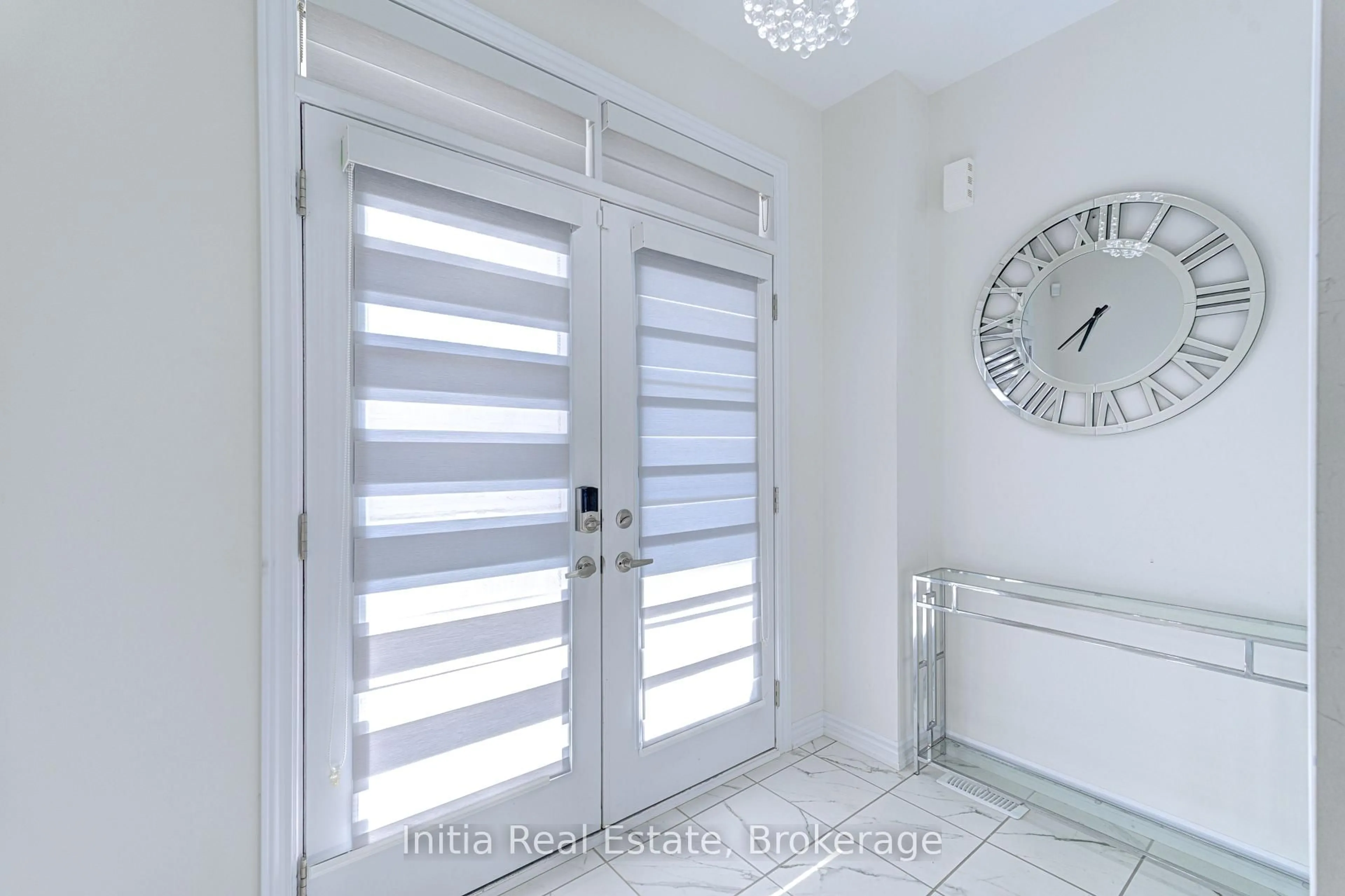 Indoor entryway for 53 Lillian Way, Haldimand Ontario N3W 0E7