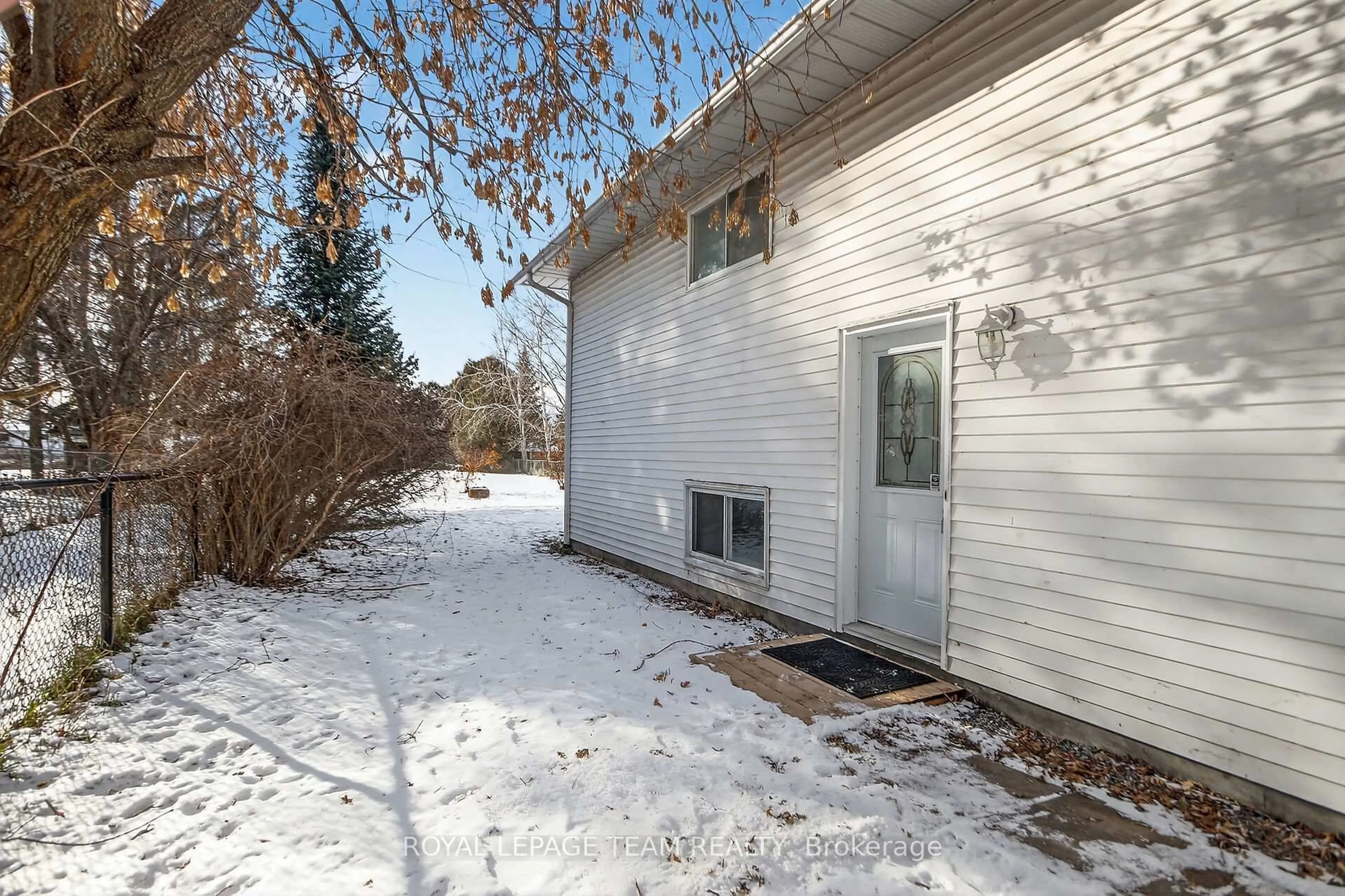 Patio, street for 370 Joseph St, Carleton Place Ontario K7C 4C1
