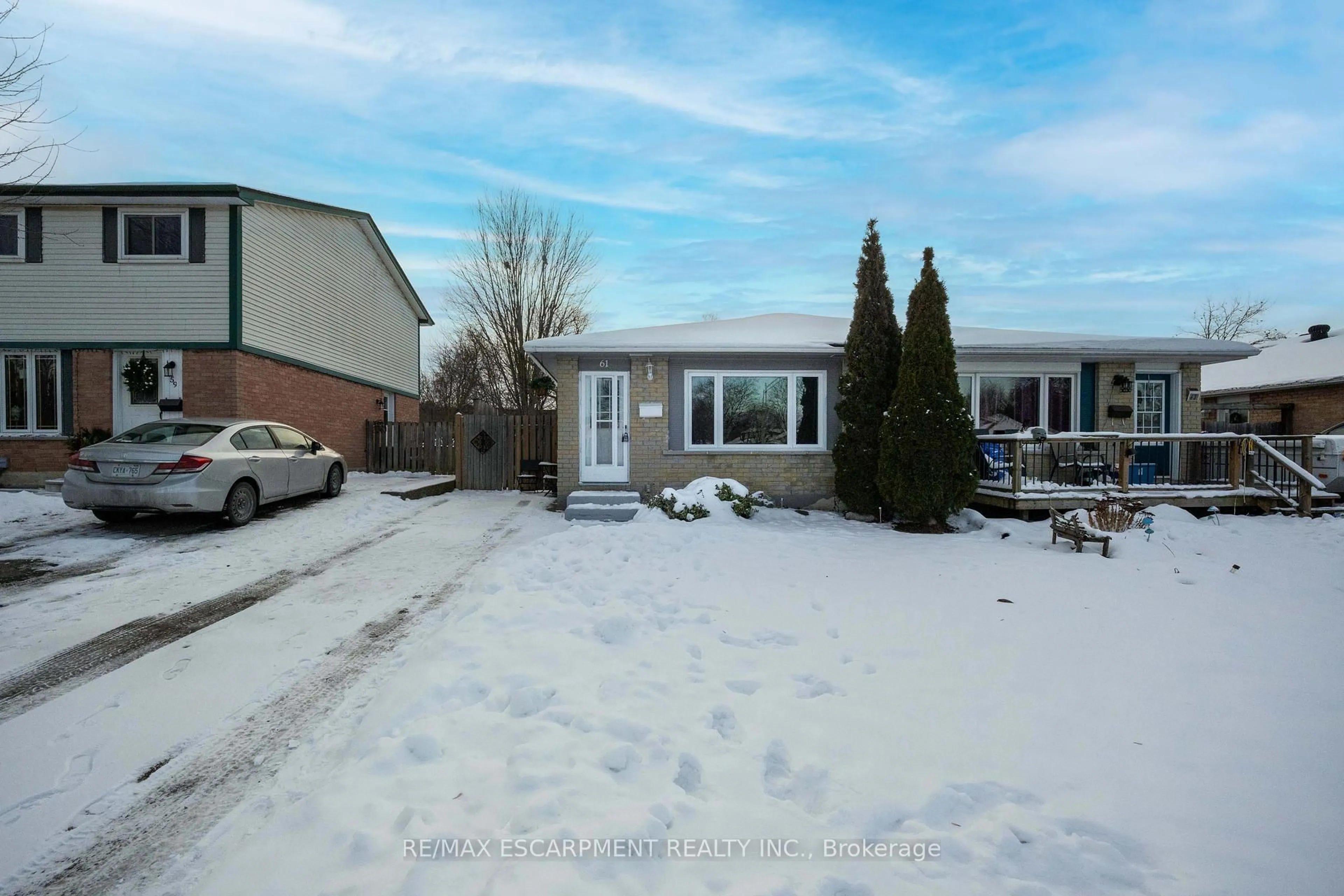 A pic from outside/outdoor area/front of a property/back of a property/a pic from drone, street for 61 Woodlawn Ave, Brantford Ontario N3V 1A6