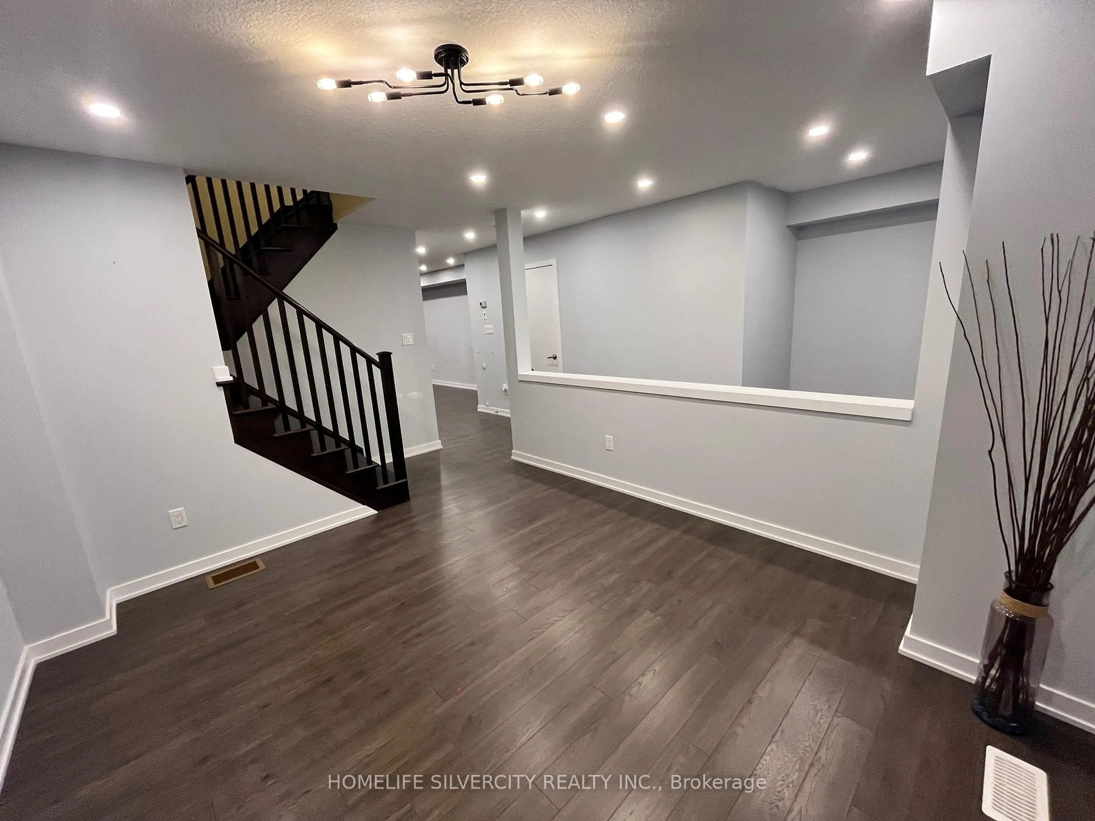 Unknown for 98 Crafter Cres, Hamilton Ontario L8J 2V5