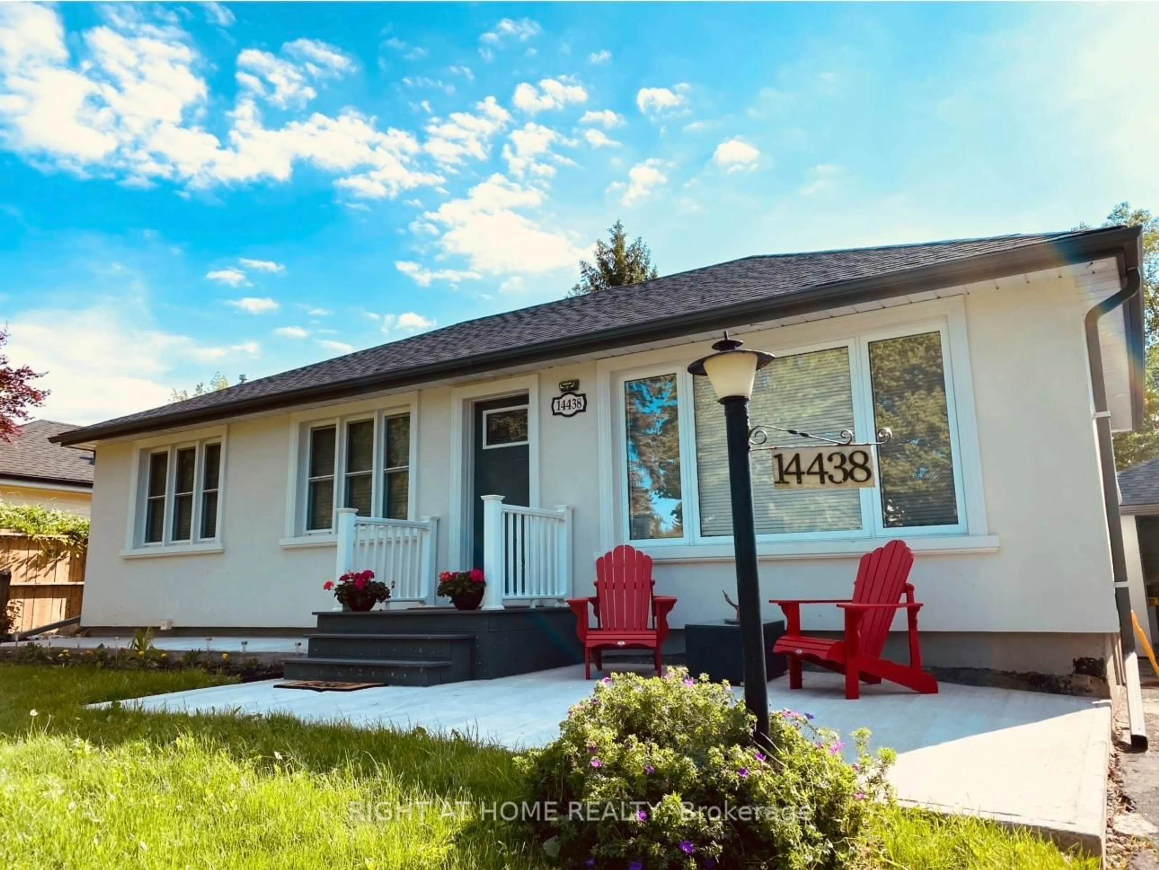 Home with vinyl exterior material, street for 14438 Niagara River Pkwy, Niagara-on-the-Lake Ontario L0S 1L0