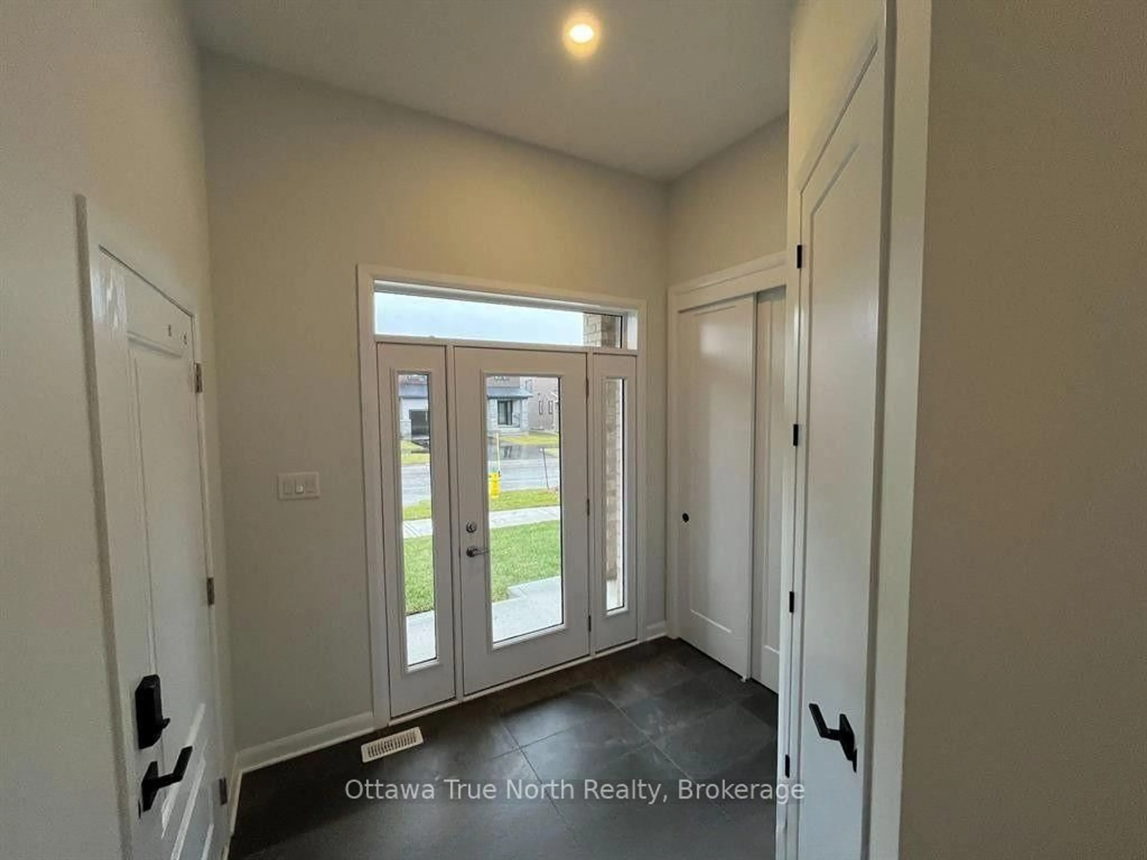 Indoor entryway for 137 Invention Blvd, Ottawa Ontario K2K 1X7