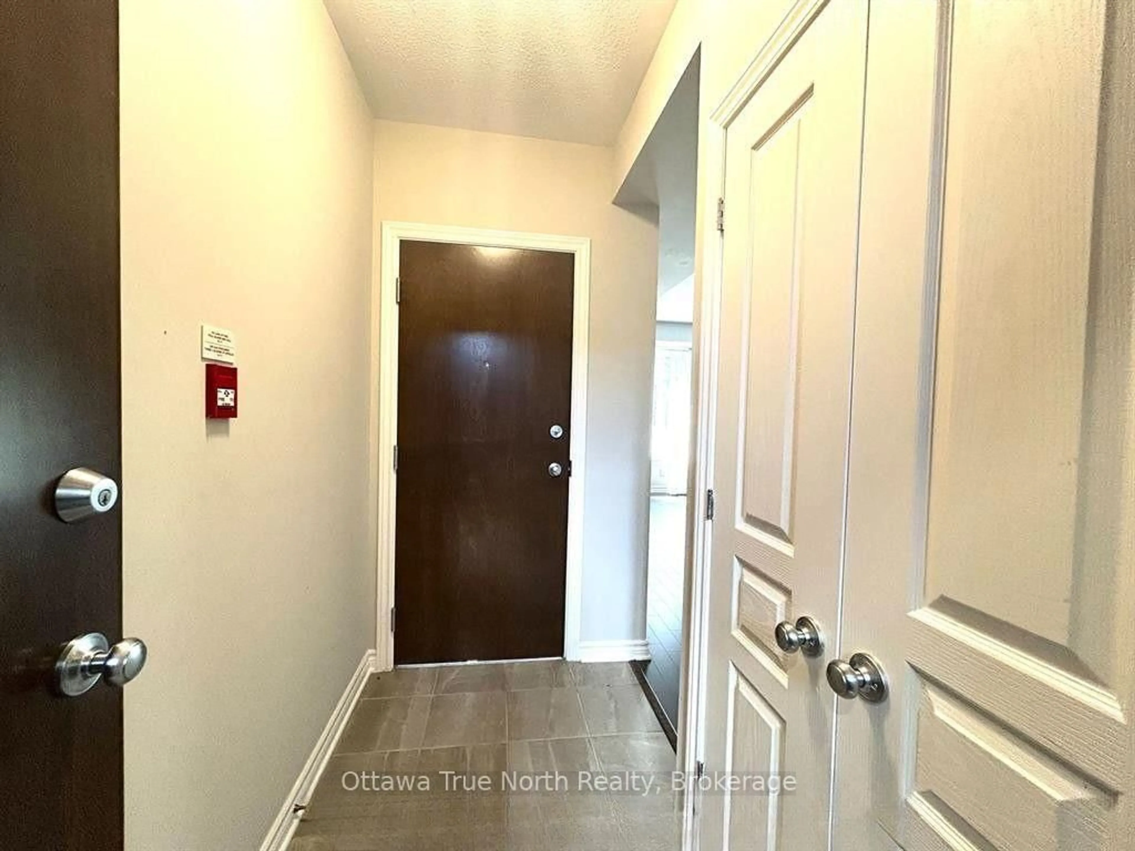 Unknown for 1032 Beryl Private #30, Ottawa Ontario K1V 2M4