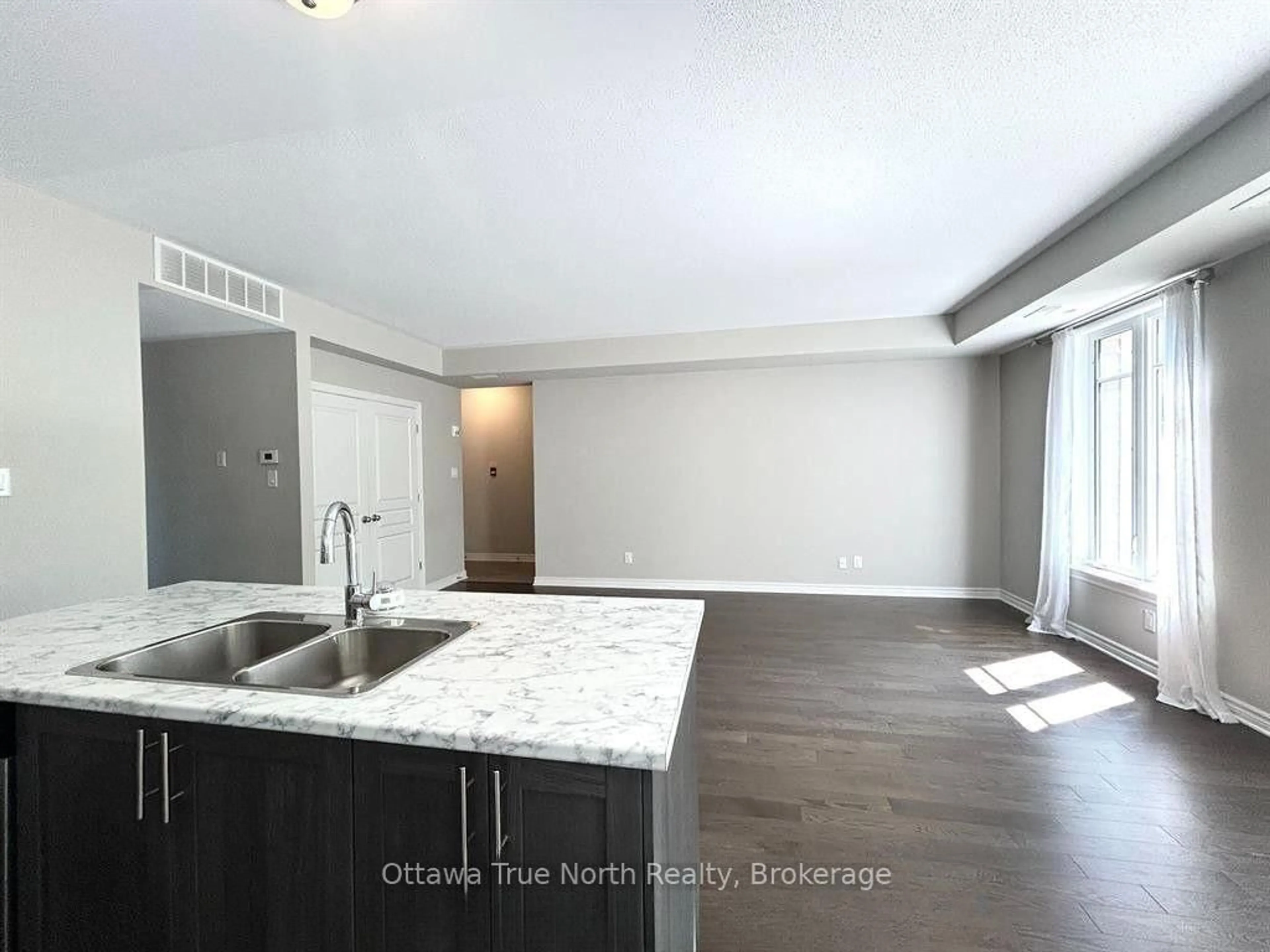 Open concept kitchen, unknown for 1032 Beryl Private #30, Ottawa Ontario K1V 2M4