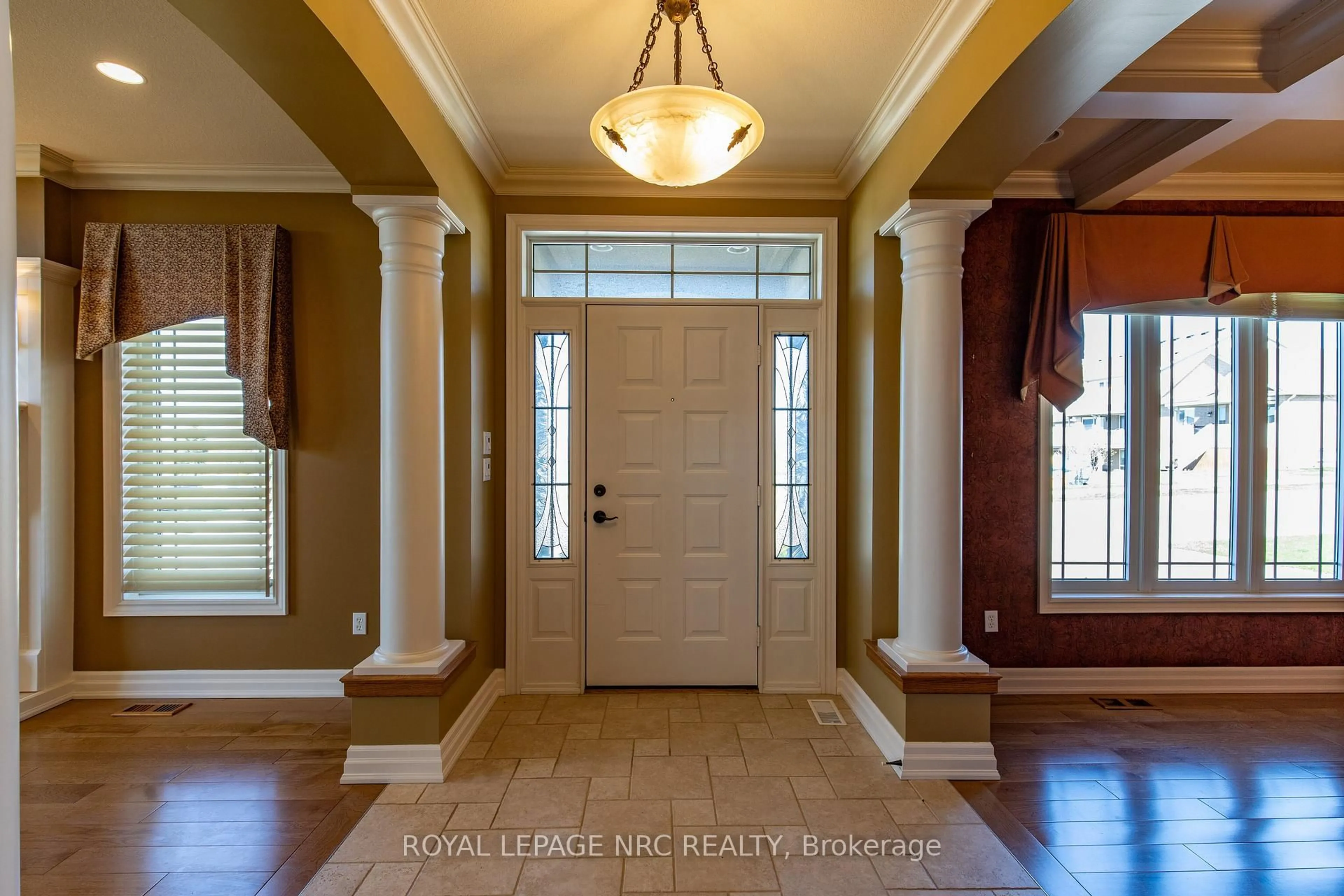 Indoor entryway for 6 Muirfield Tr, Welland Ontario L3B 6G7