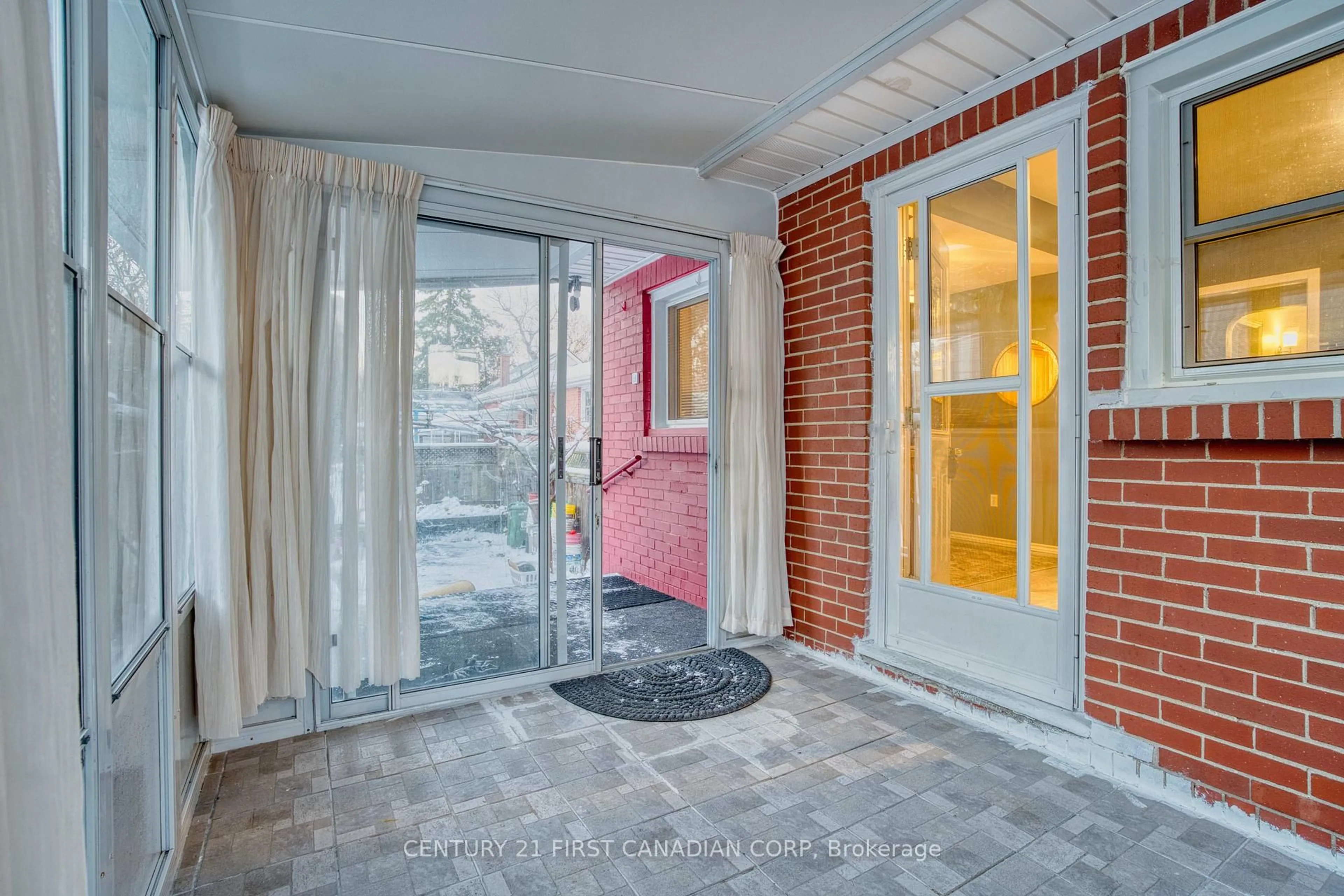 Indoor entryway for 756 Cheapside St, London East Ontario N5Y 3Y7