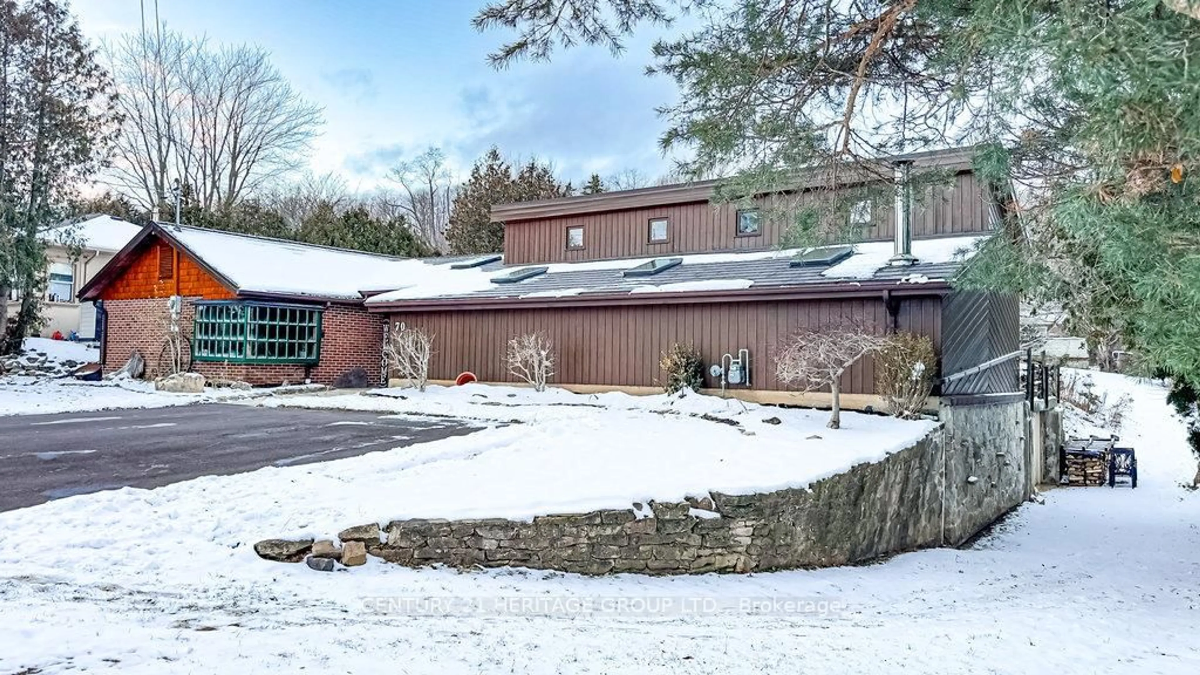 Unknown for 70 Home St, Hamilton Ontario L9H 5W3