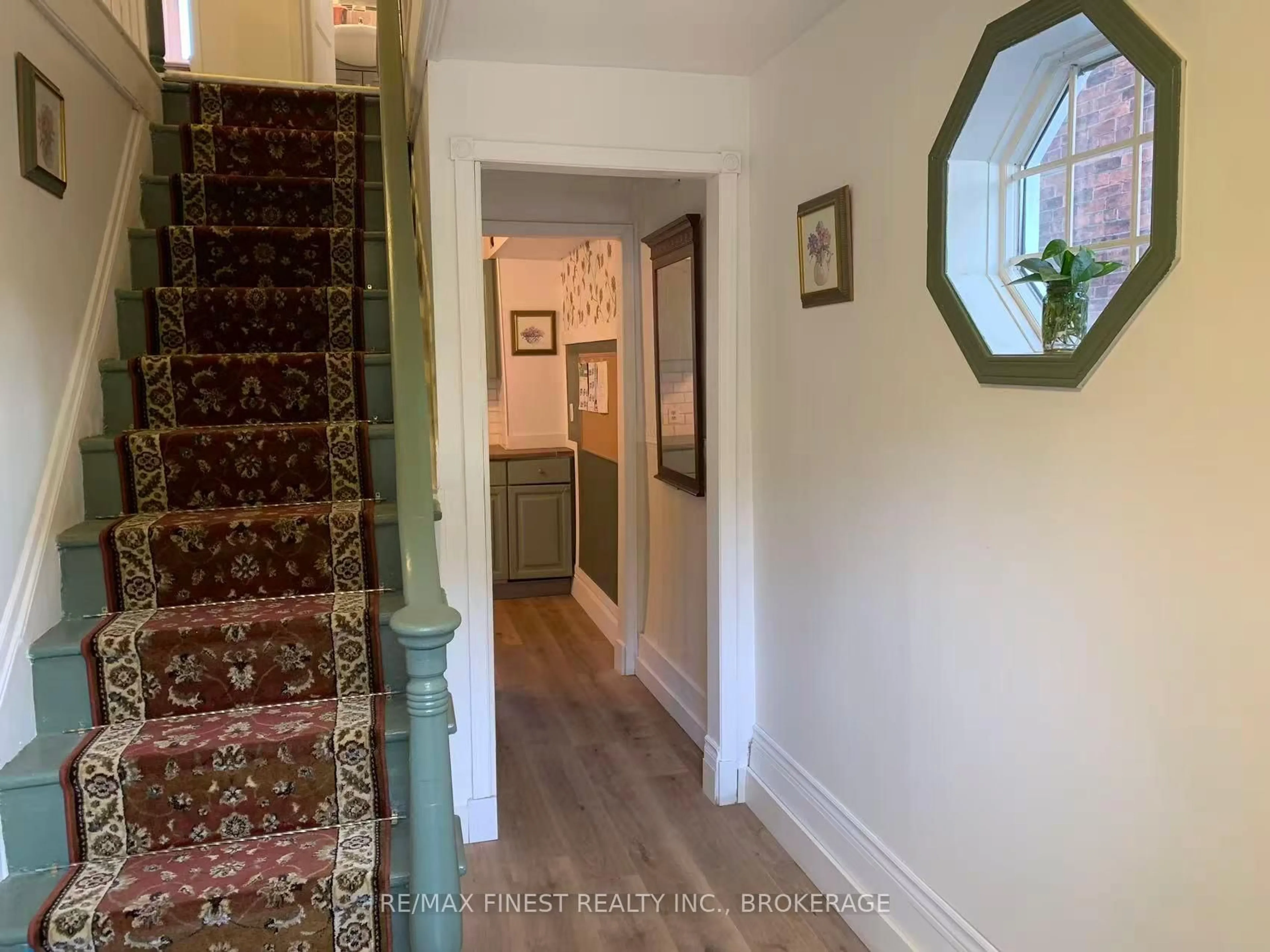 Indoor entryway for 123 Bagot St, Kingston Ontario K7L 3E7