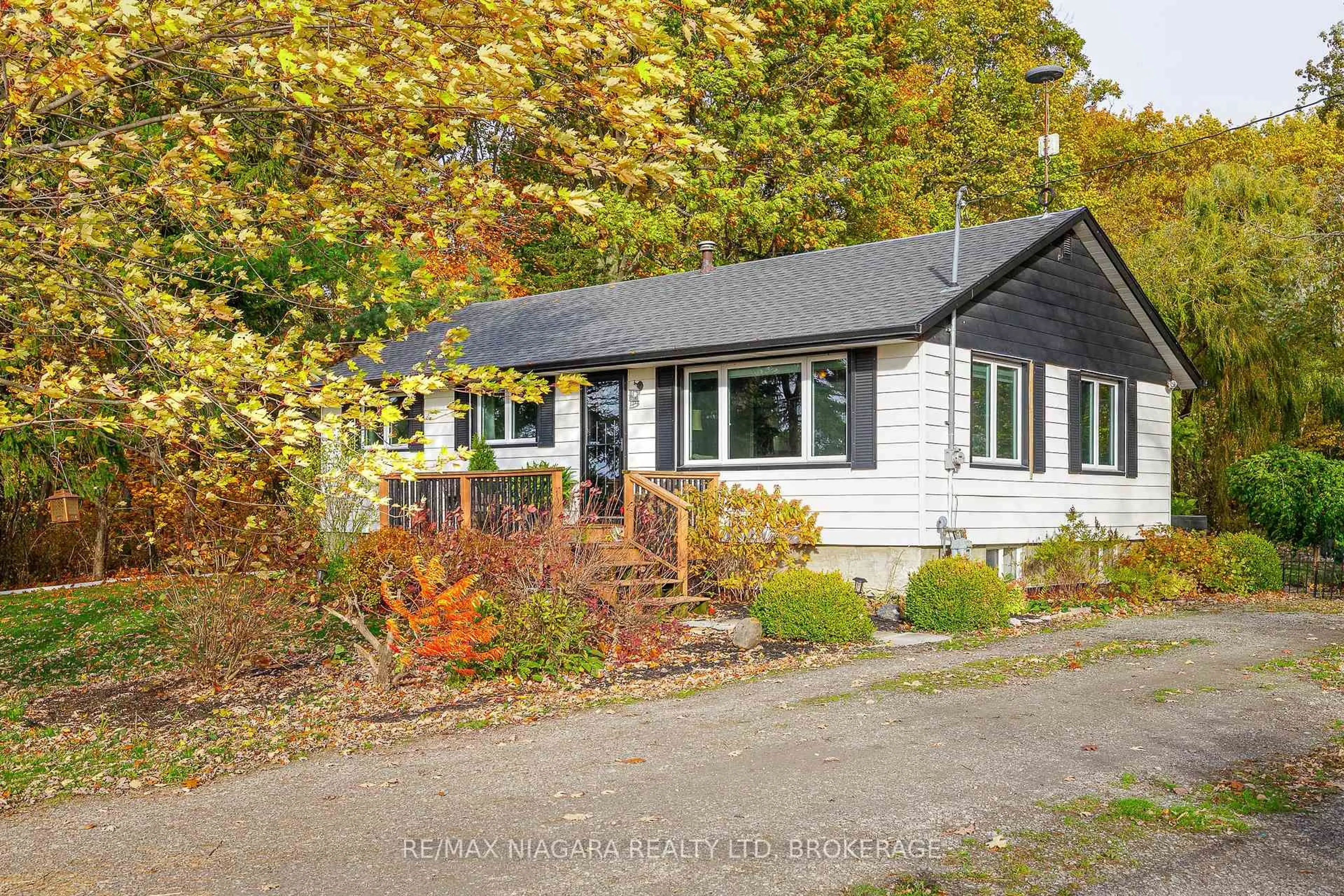 Home with vinyl exterior material, street for 22009 Side Road 20, Wainfleet Ontario L0S 1V0