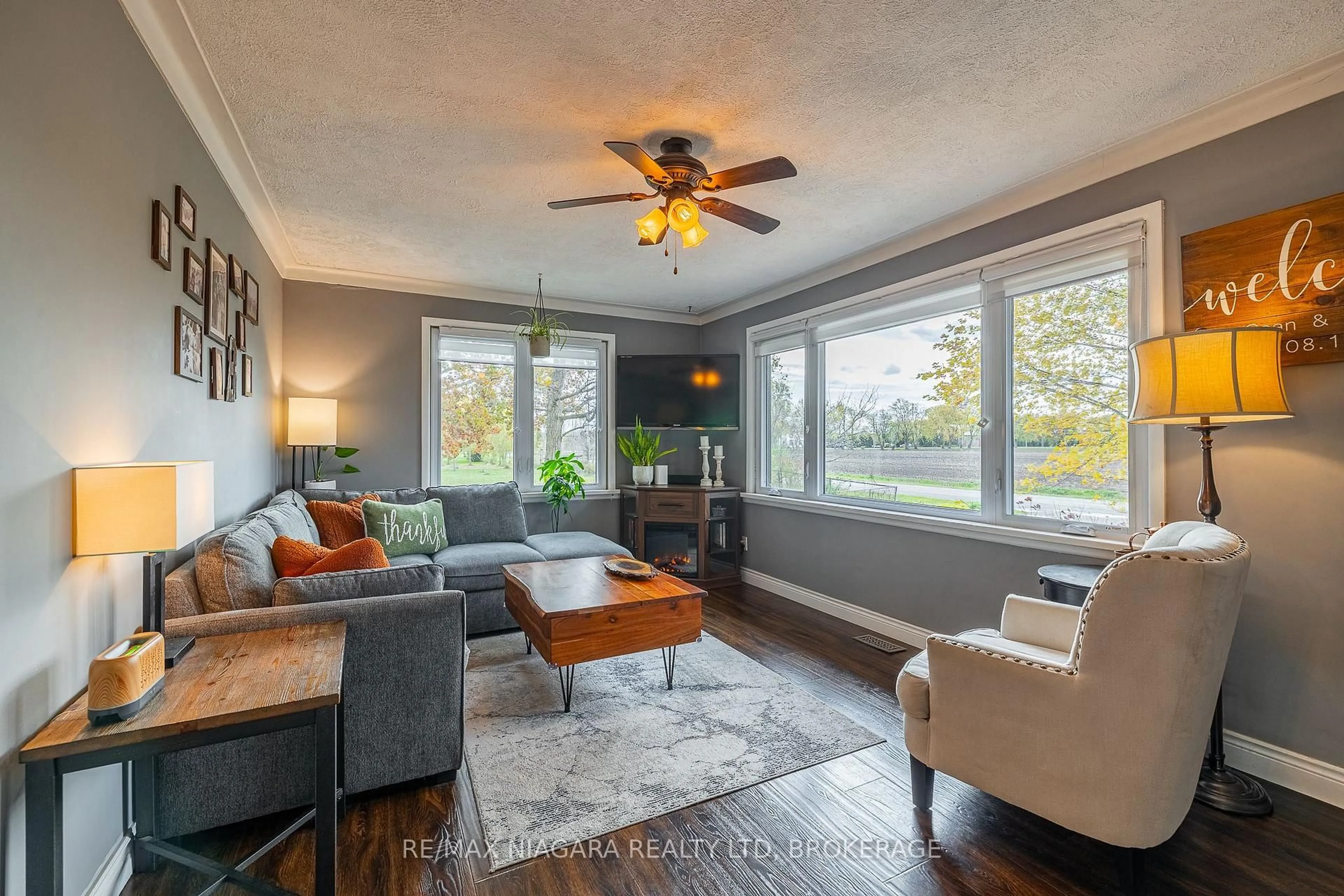 Living room with furniture, unknown for 22009 Side Road 20, Wainfleet Ontario L0S 1V0