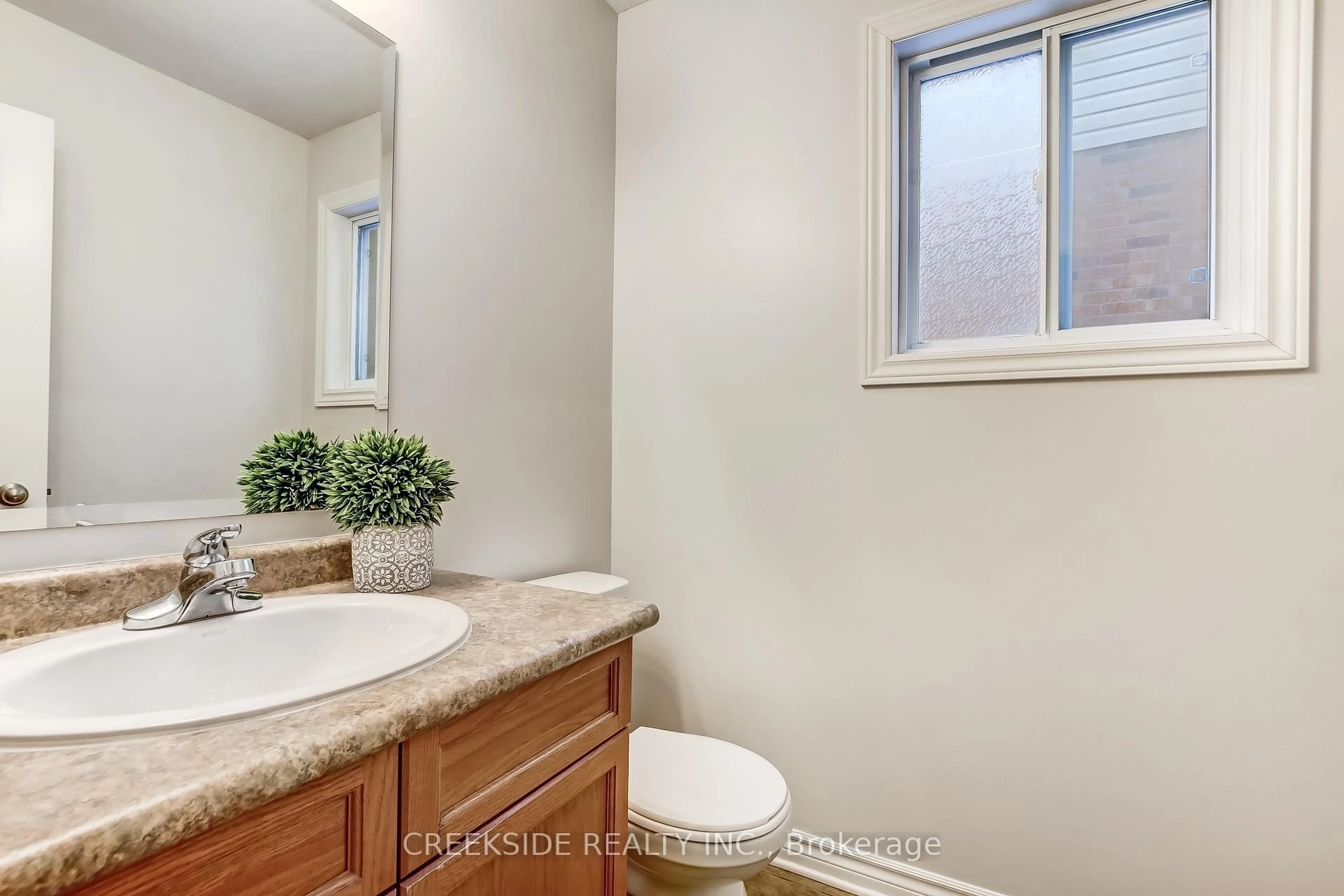 Standard bathroom, ceramic/tile floor for 730 Oakcrossing Rd, London North Ontario N6H 5V9