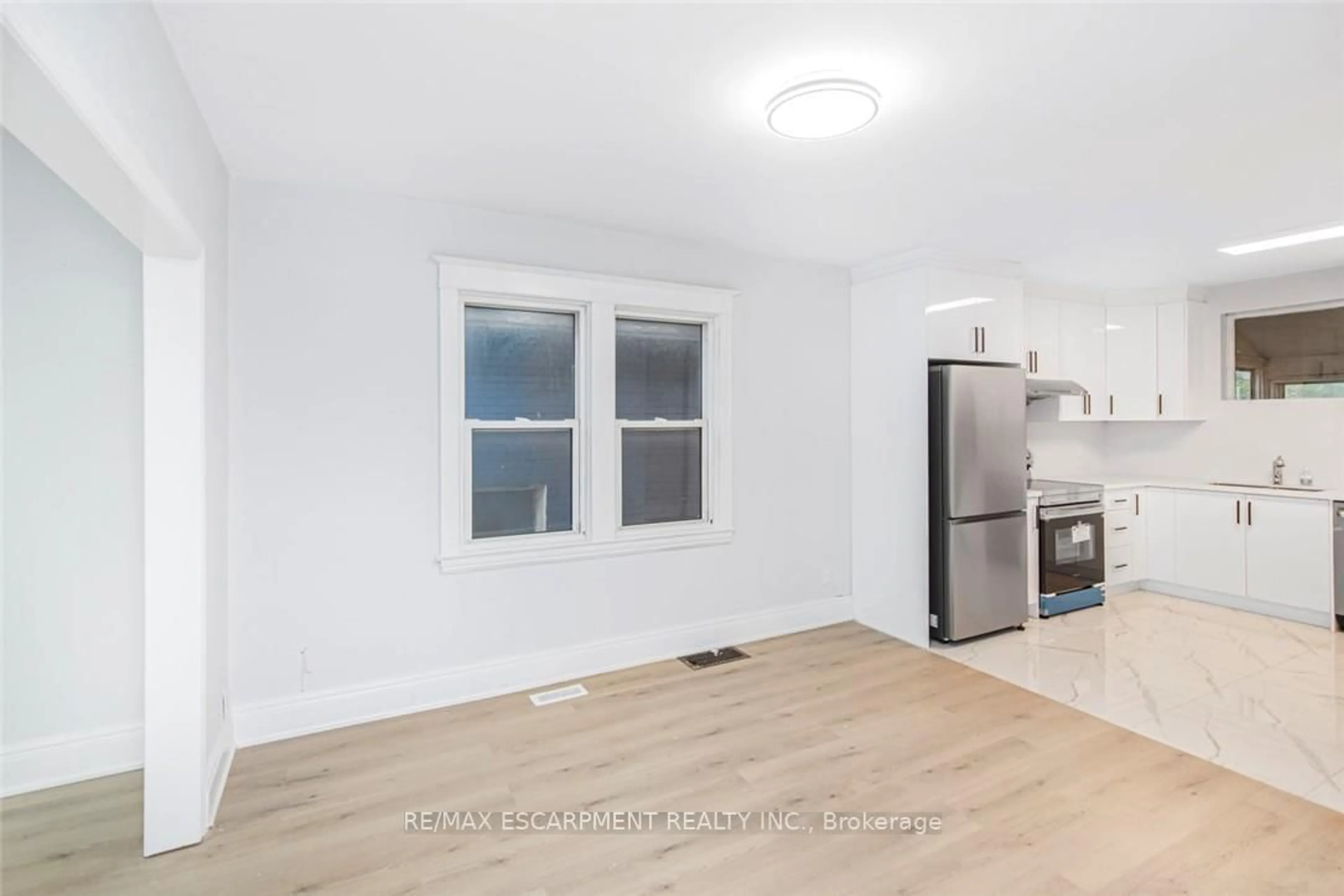 A pic of a room for 8 Leeds St, Hamilton Ontario L8L 6W8