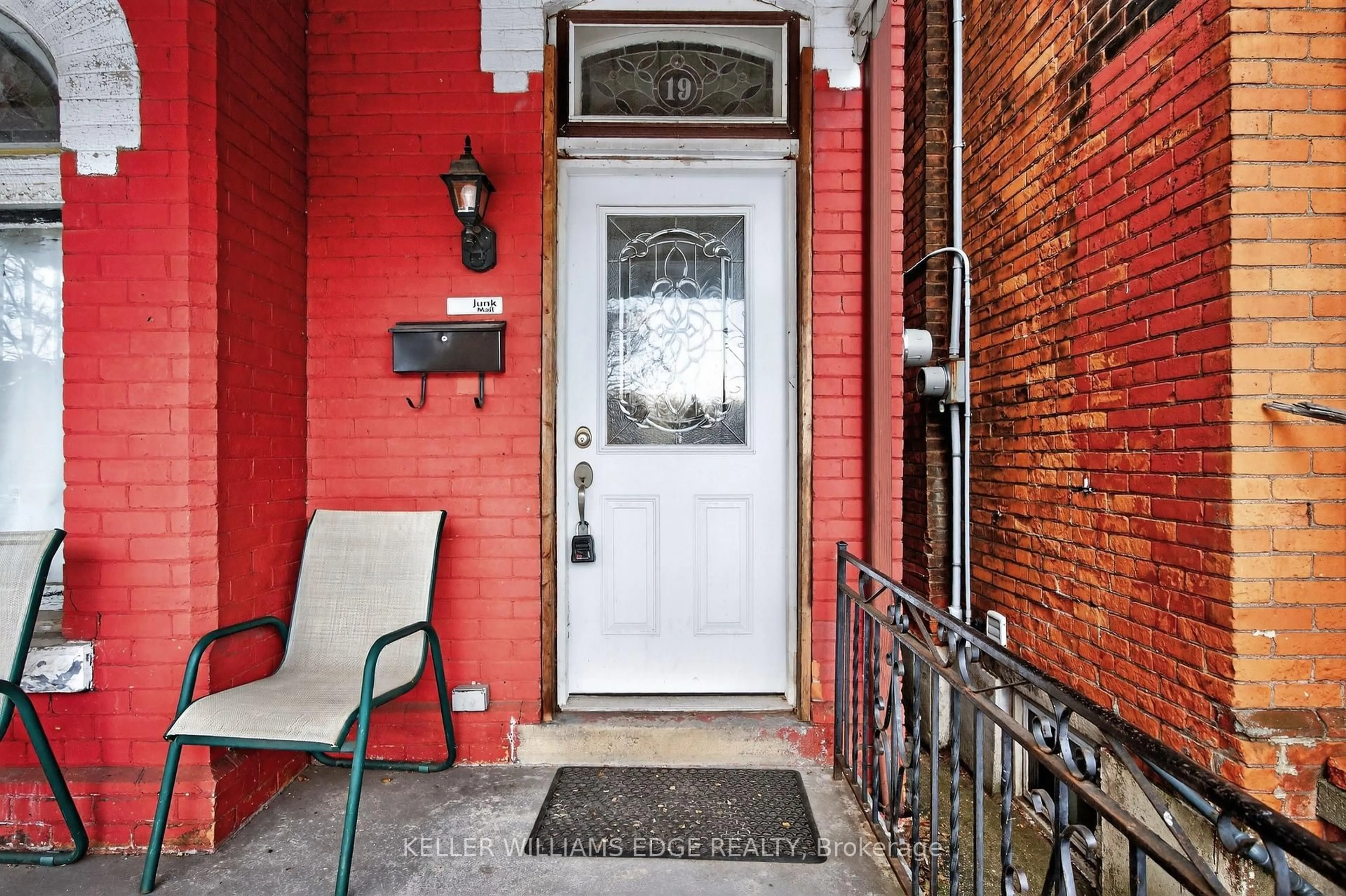 Indoor entryway for 19 Morden St, Hamilton Ontario L8R 1P6