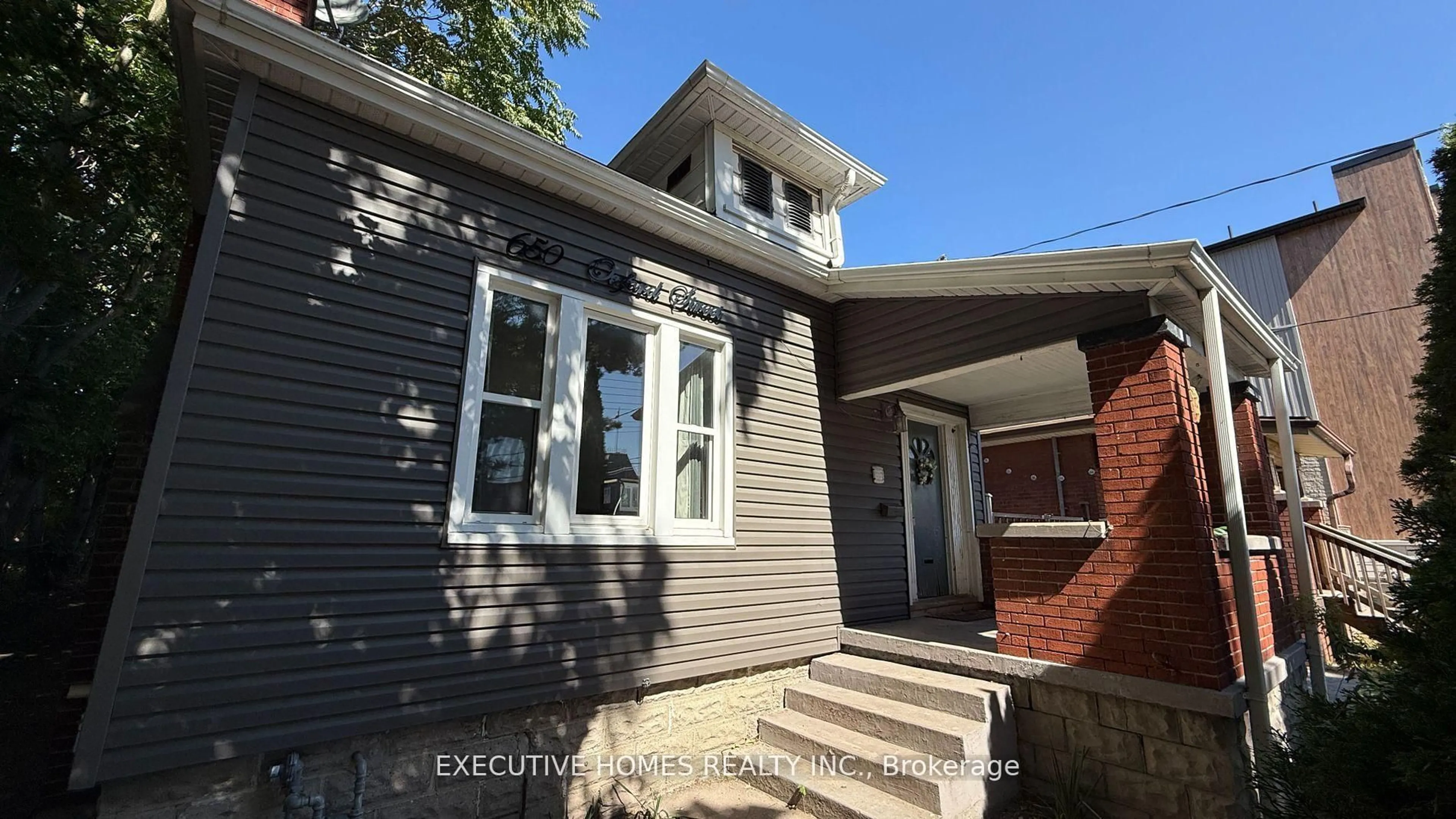 Home with vinyl exterior material, street for 650 Oxford St, London East Ontario N5X 3J4