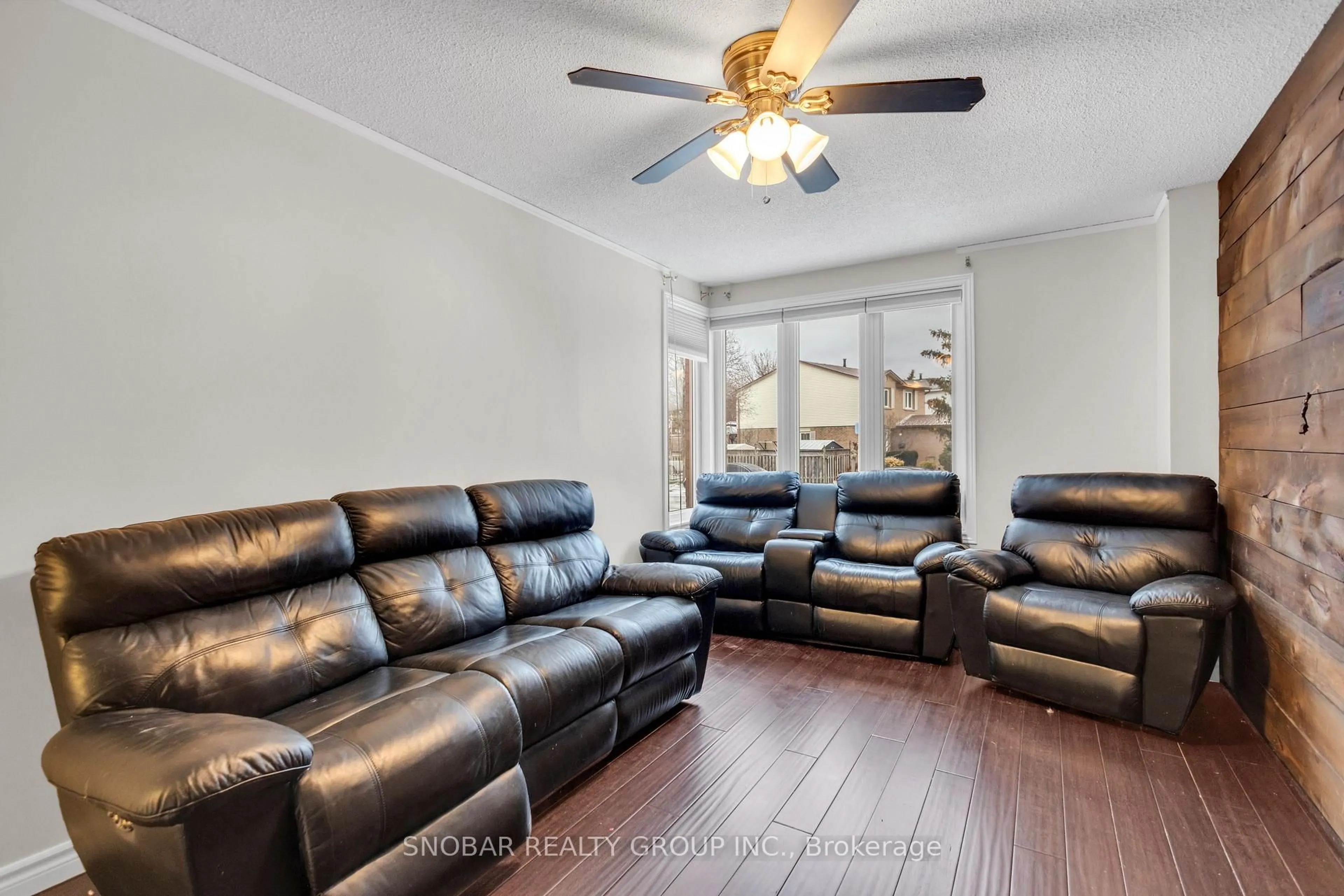 Living room with furniture, unknown for 14 Clydebank Pl, Hamilton Ontario L8E 4K2