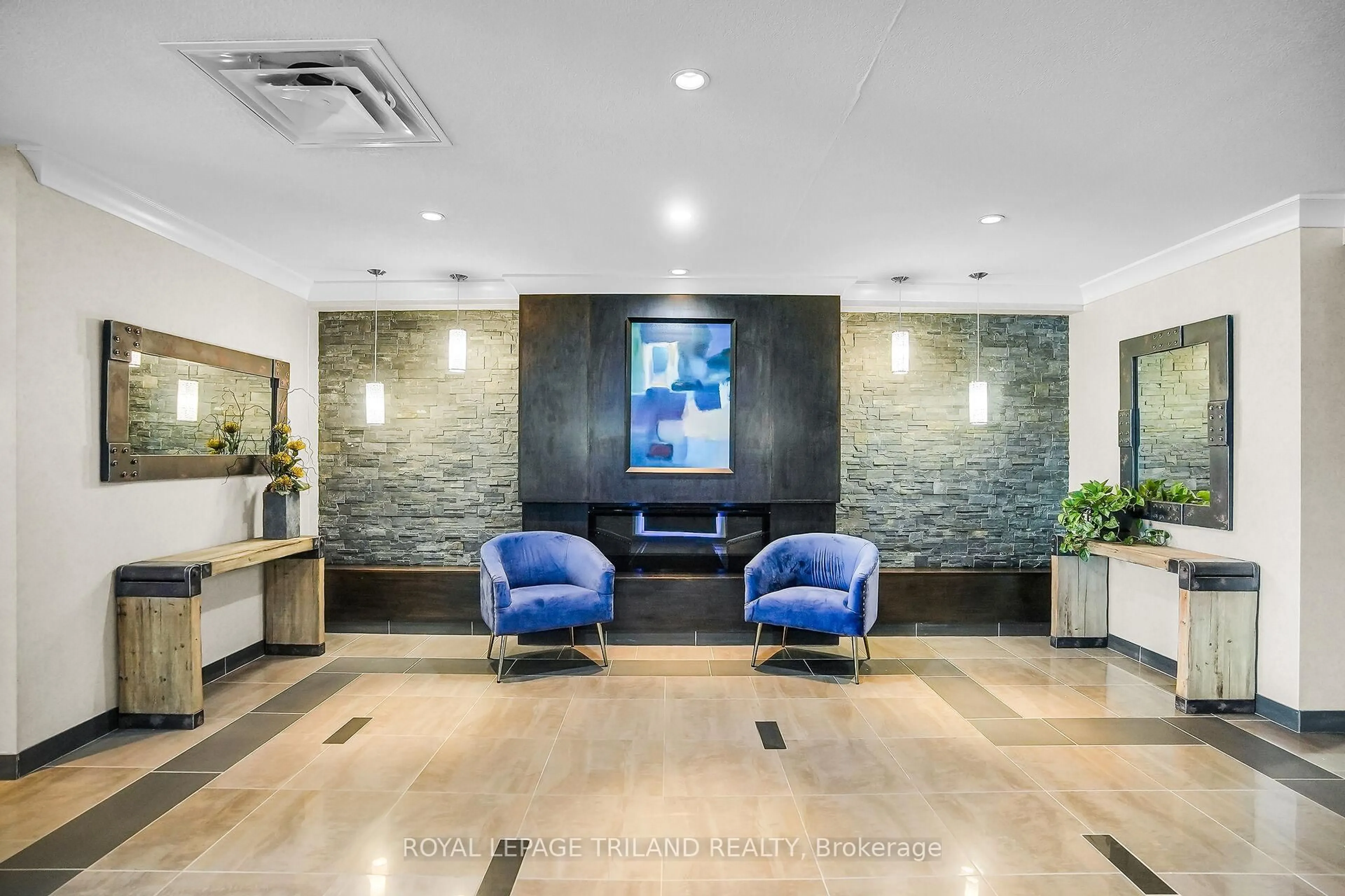 Lobby for 340 Sugarcreek Tr #401, London North Ontario N6H 0G4